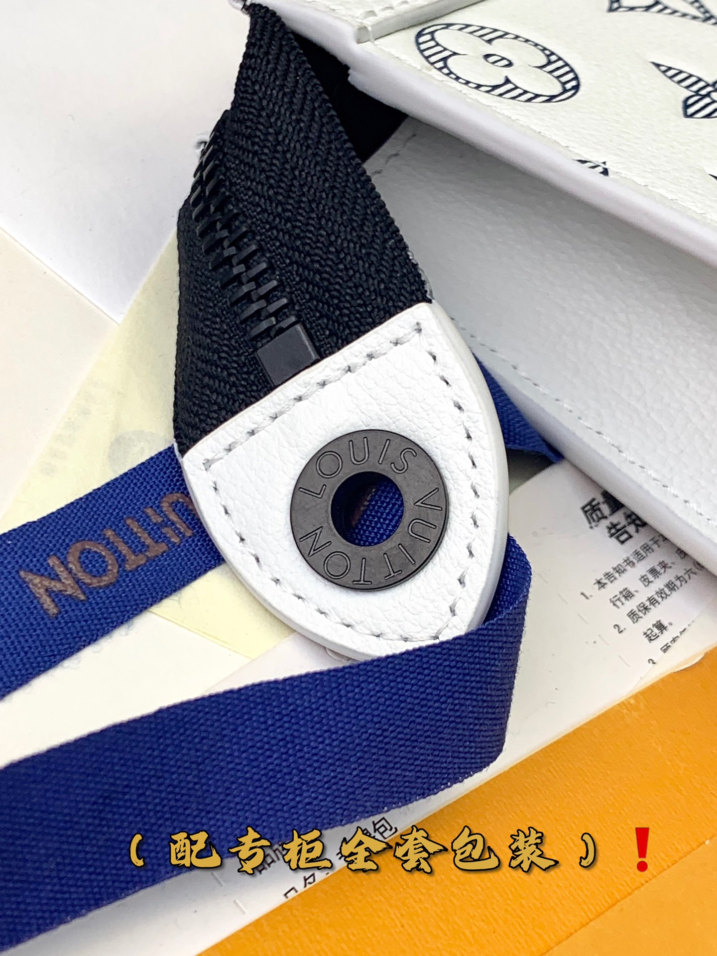 LV一比一手拿包男款白色Monogram壓紋精品收納｜歐美奢侈品精品推薦