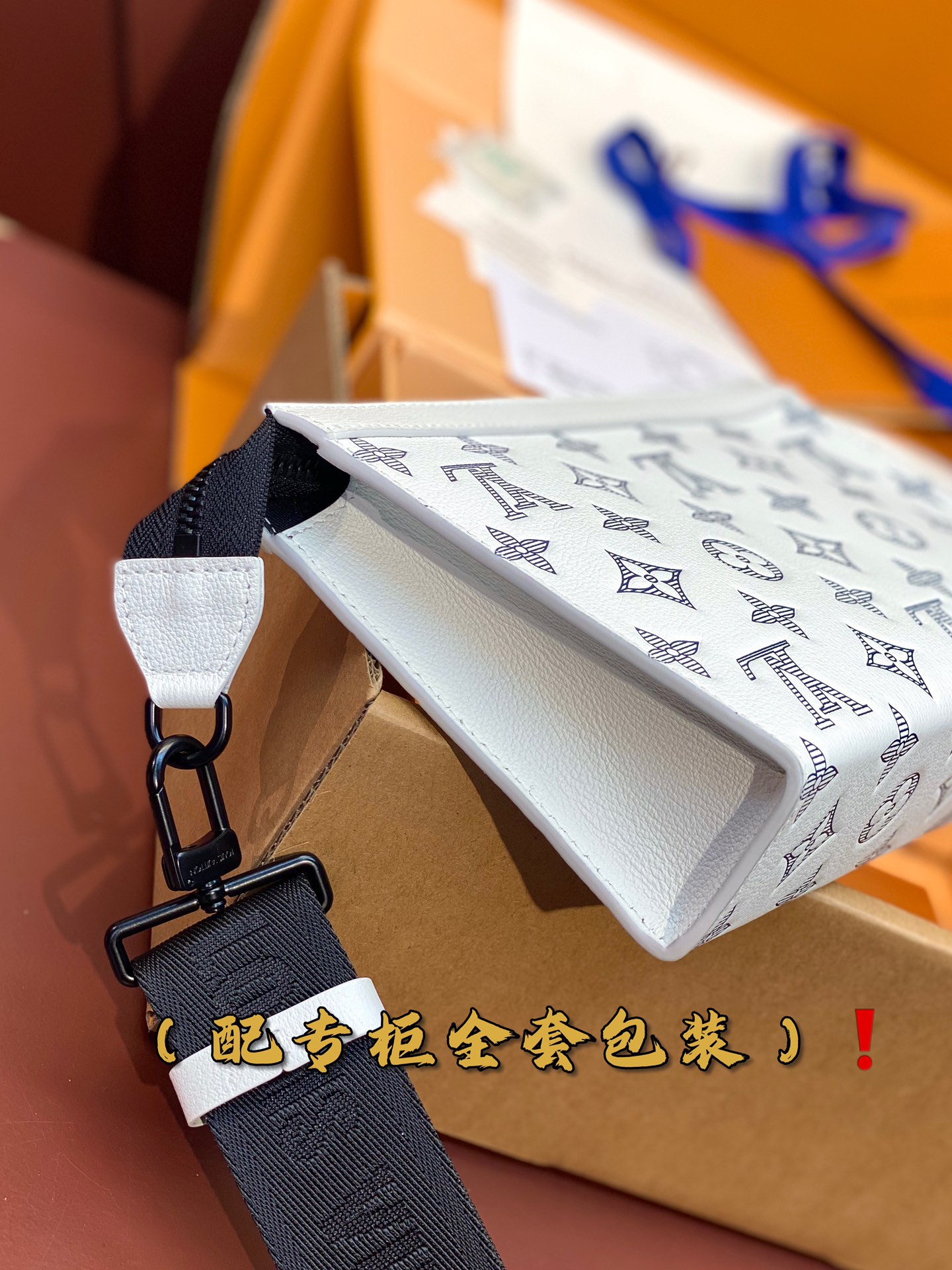 LV男士白色Monogram郵差包高仿套組設計｜高CP值名牌仿包｜歐美奢侈品精品推薦