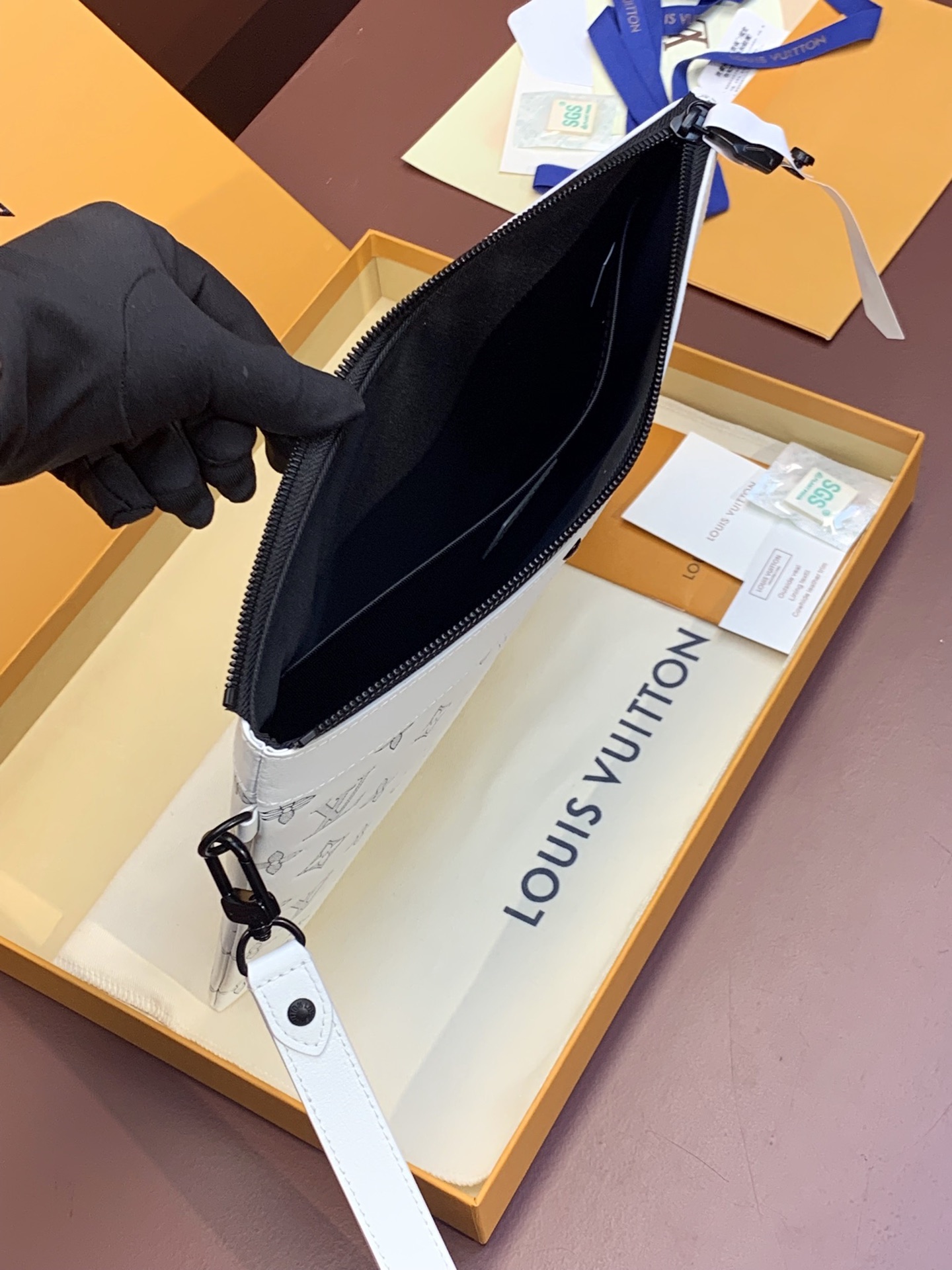 LV A貨白色手拿包Monogram設計男士通勤收納｜歐美奢侈品精品推薦