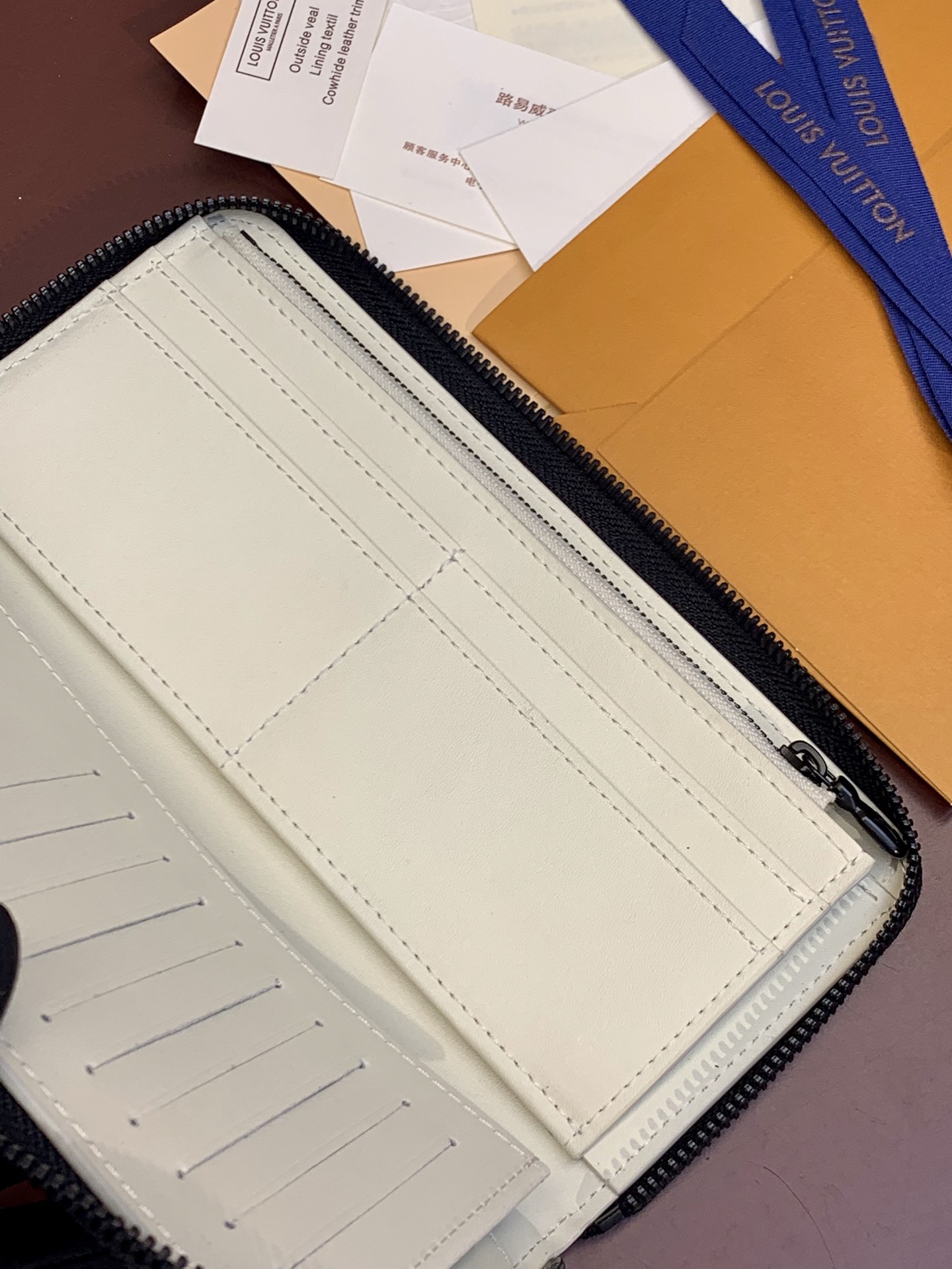 LV高仿白色長夾Monogram壓紋簡約拉鍊款｜歐美奢侈品精品推薦