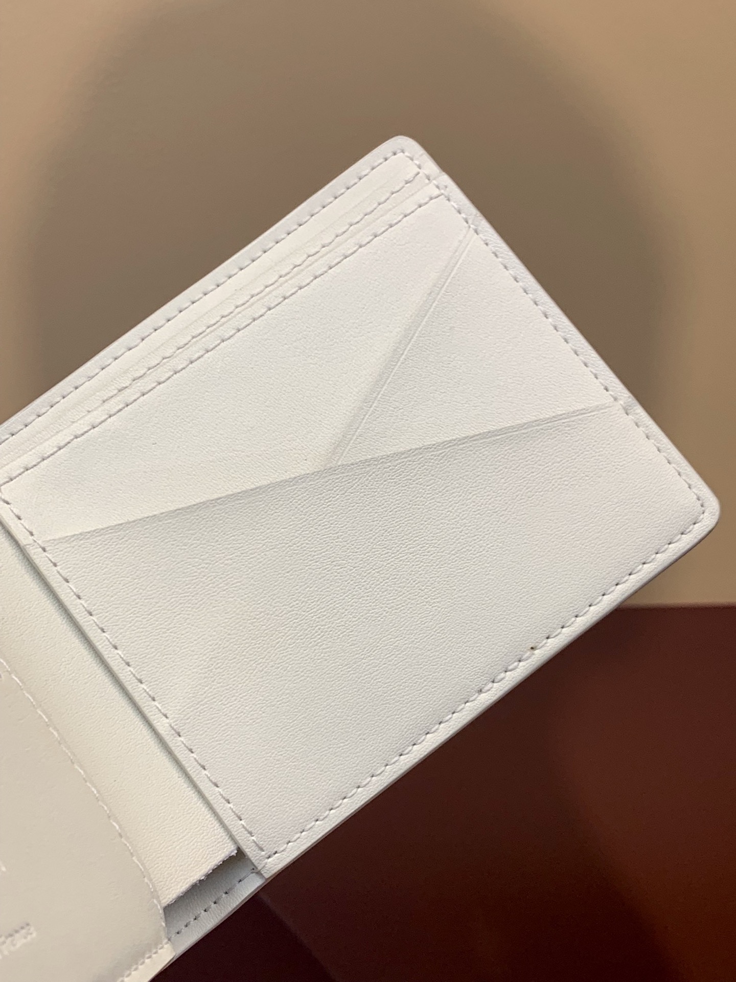 LV高仿白色短夾男士日常皮件Monogram印花款｜歐美奢侈品精品推薦