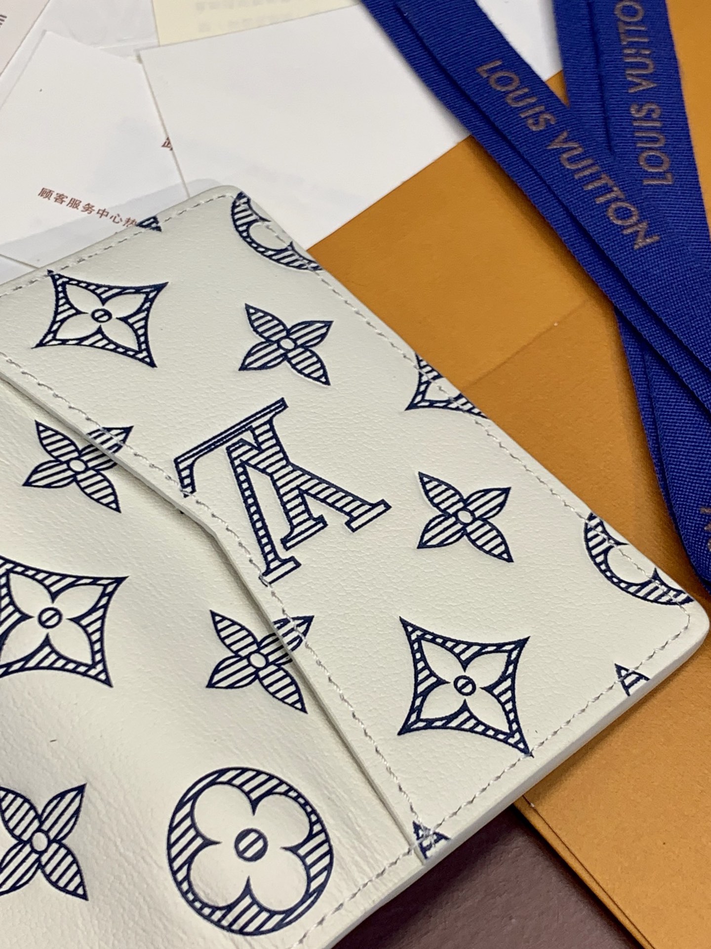 LV一比一白色護照夾Monogram設計男士旅用精品｜歐美奢侈品精品推薦