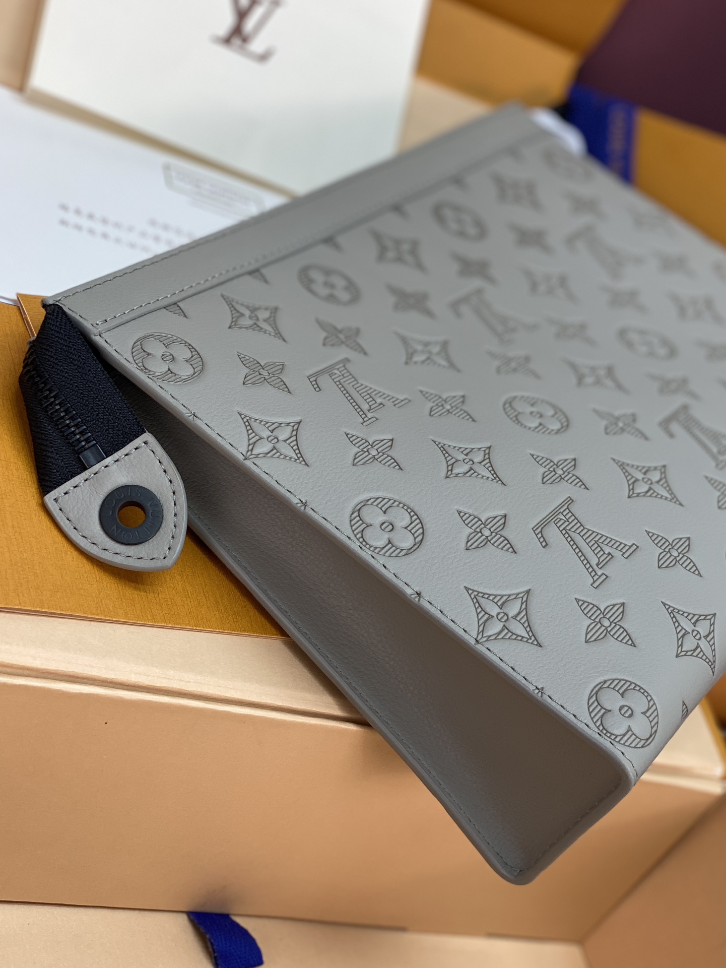 LV原單灰色Monogram手拿包簡約商務款｜歐美奢侈品精品推薦