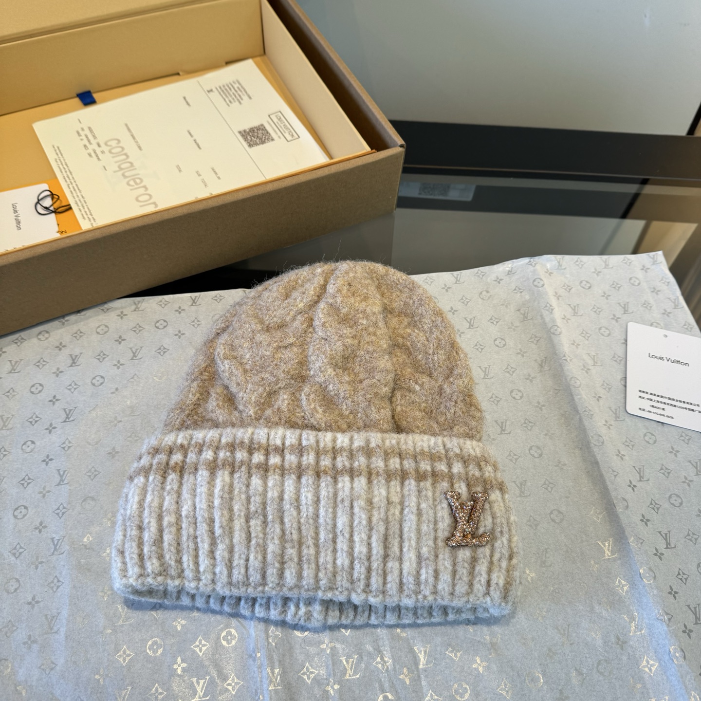 LV一比一麻花針織毛帽 奶茶色撞白邊 女士冬季保暖款|超A仿原單精品圖片 11 LV一比一麻花針織毛帽 奶茶色撞白邊 女士冬季保暖款|歐美奢侈品精品推薦
