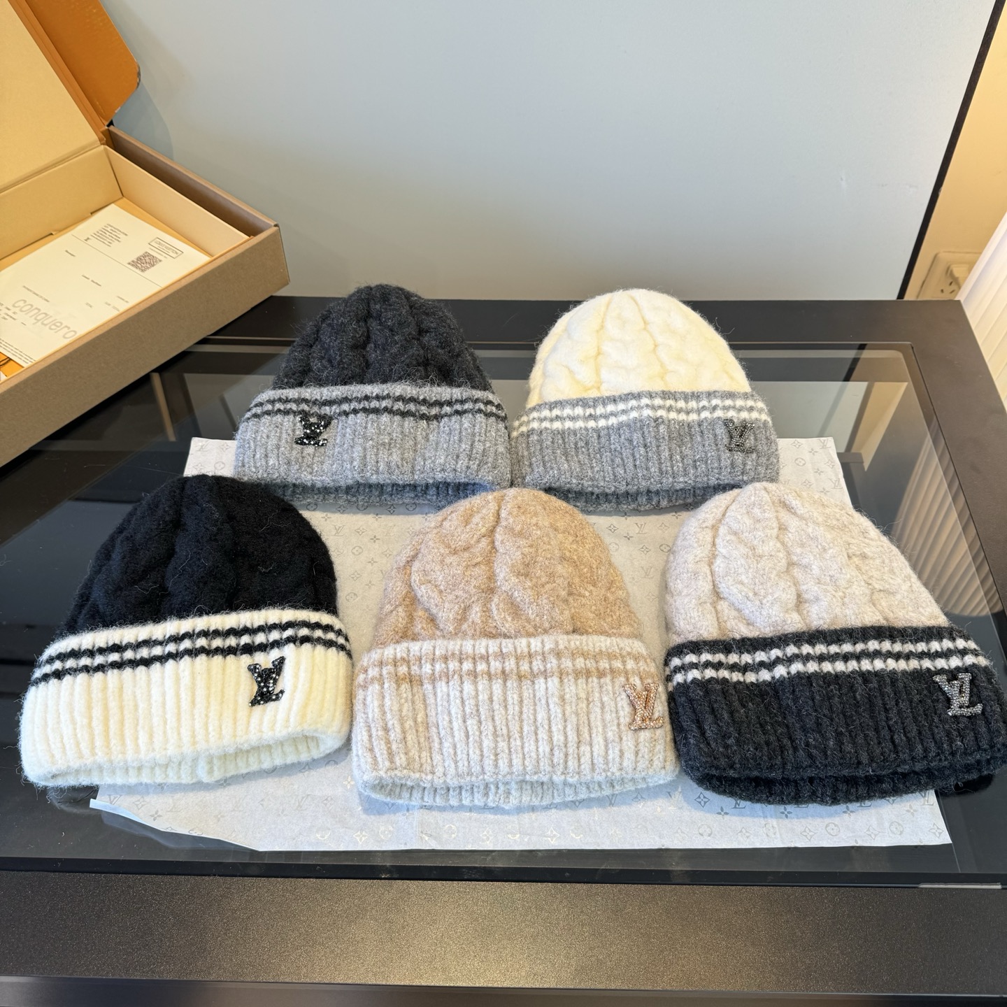 LV一比一麻花針織毛帽 奶茶色撞白邊 女士冬季保暖款|超A仿原單精品圖片 7 LV一比一麻花針織毛帽 奶茶色撞白邊 女士冬季保暖款|歐美奢侈品精品推薦