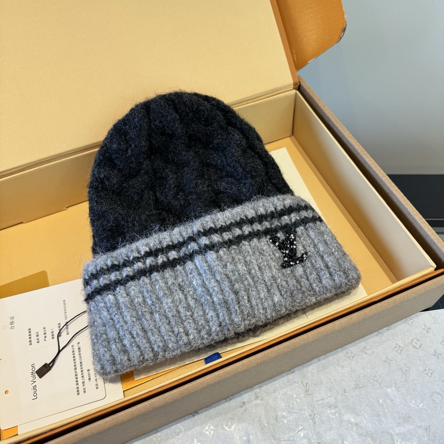 LV高仿針織毛帽 黑灰配色男款必備 百搭保暖單品