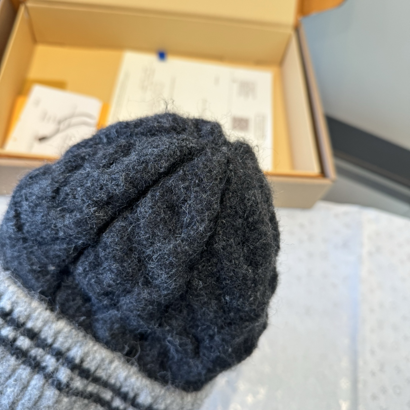 LV高仿針織毛帽 黑灰配色男款必備 百搭保暖單品|超A仿原單精品圖片 11 LV高仿針織毛帽 黑灰配色男款必備 百搭保暖單品|歐美奢侈品精品推薦