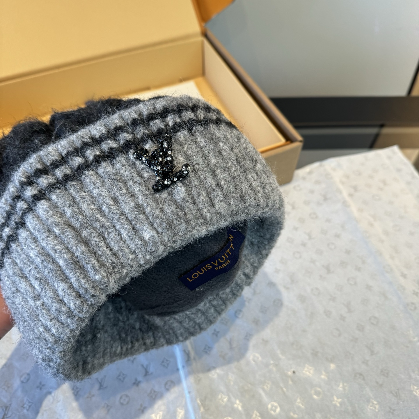 LV高仿針織毛帽 黑灰配色男款必備 百搭保暖單品|超A仿原單精品圖片 7 LV高仿針織毛帽 黑灰配色男款必備 百搭保暖單品|歐美奢侈品精品推薦