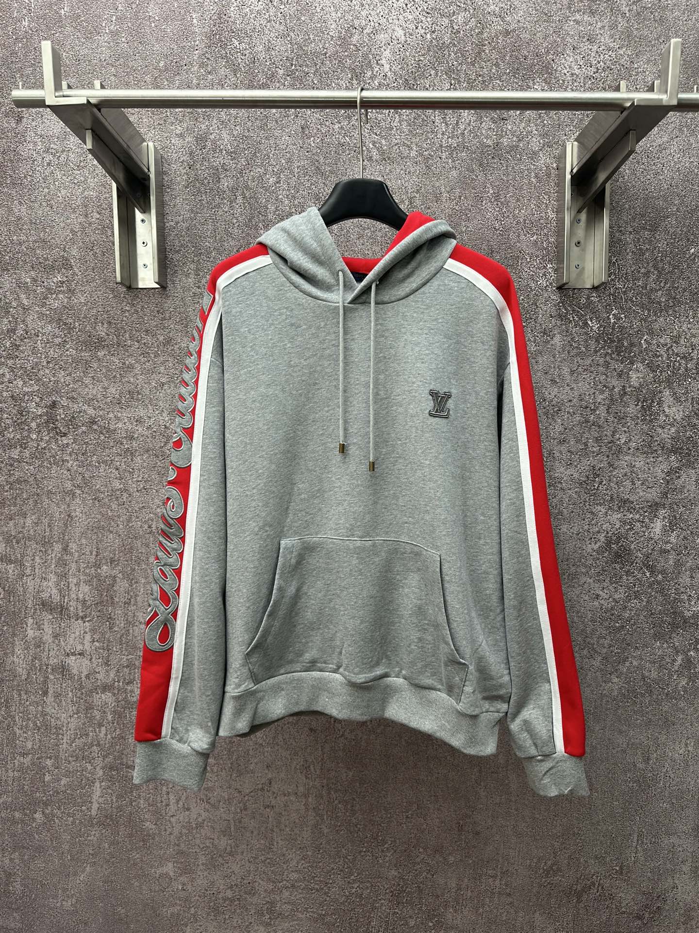 LV高仿男款連帽衛衣 灰紅拼接設計 運動風格新款