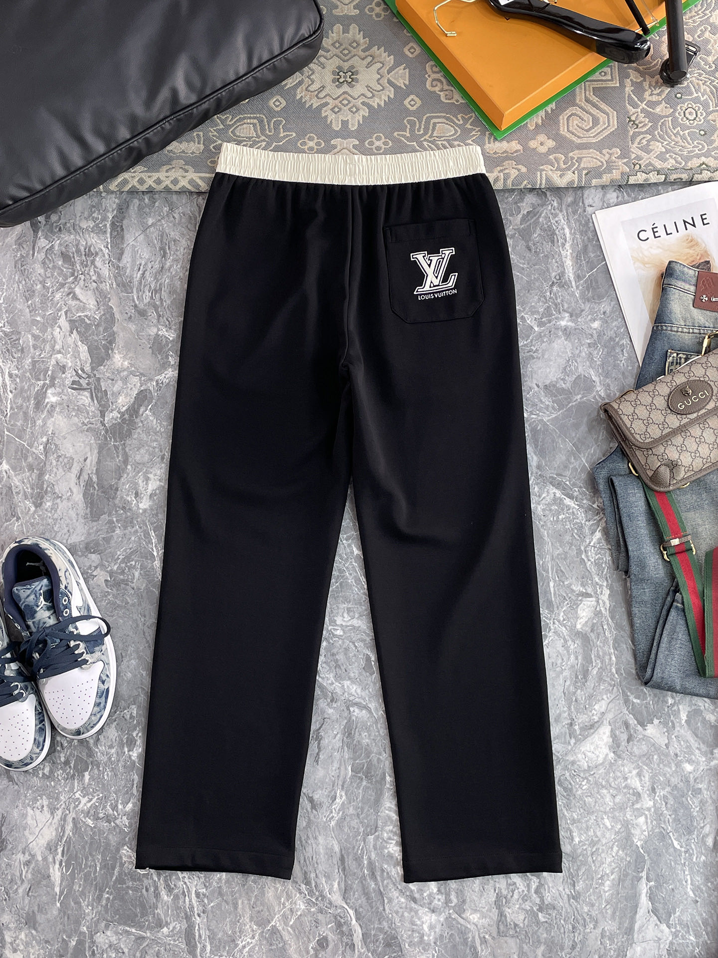 LV高仿男士運動長褲黑白拼接款休閒百搭風格推薦｜歐美奢侈品精品推薦