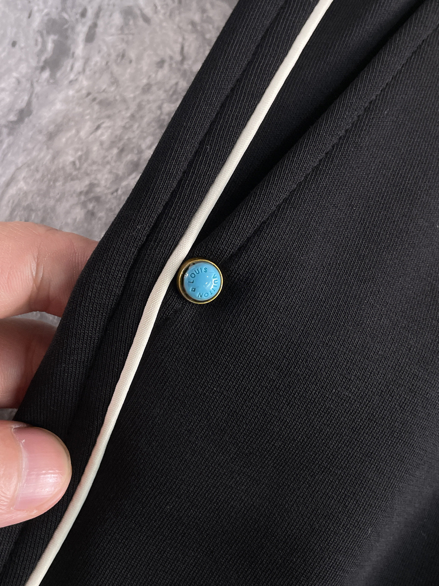 LV高仿男士運動長褲黑白拼接款休閒百搭風格推薦｜歐美奢侈品精品推薦