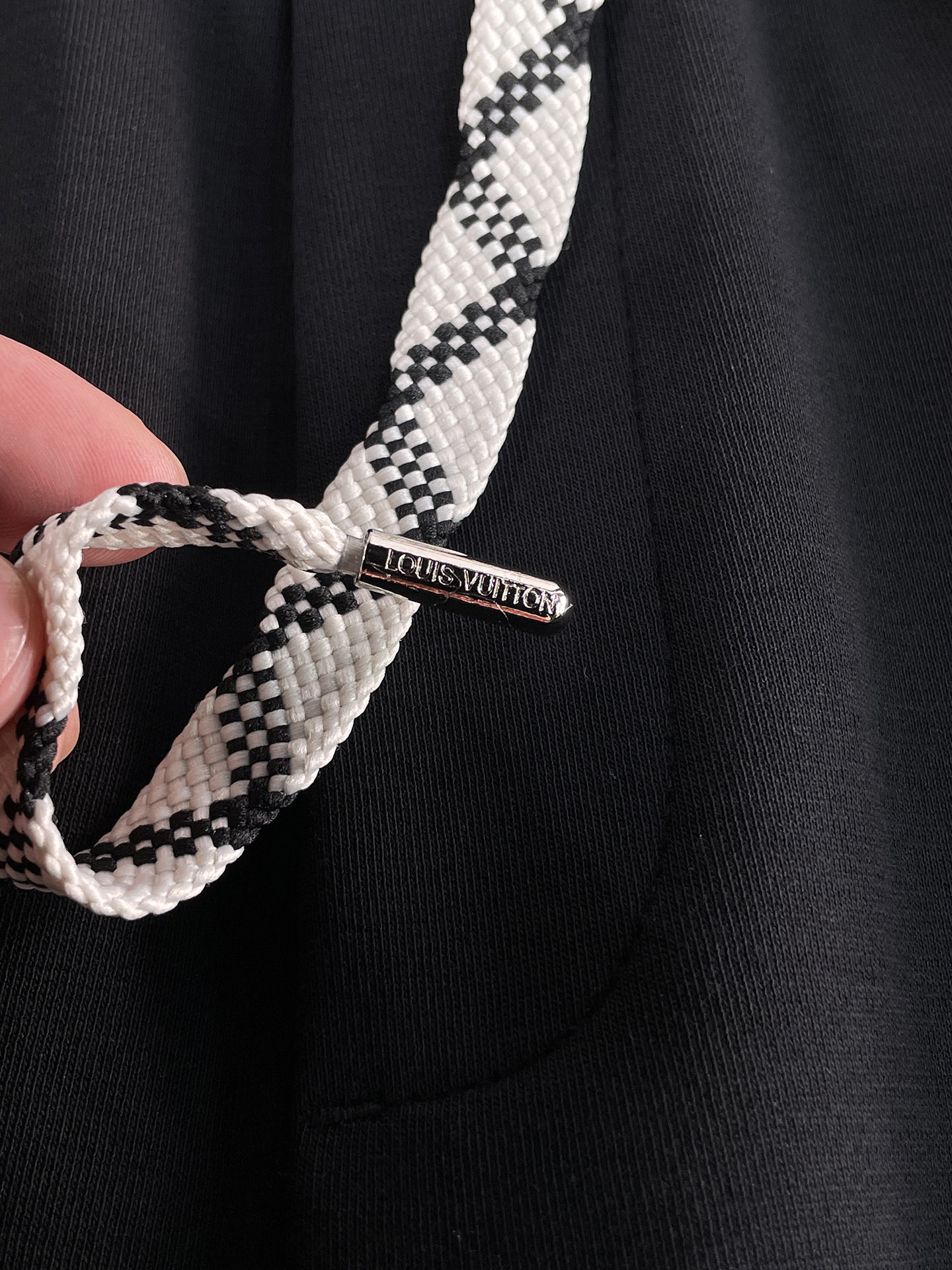 LV高仿男士運動長褲黑白拼接款休閒百搭風格推薦｜歐美奢侈品精品推薦