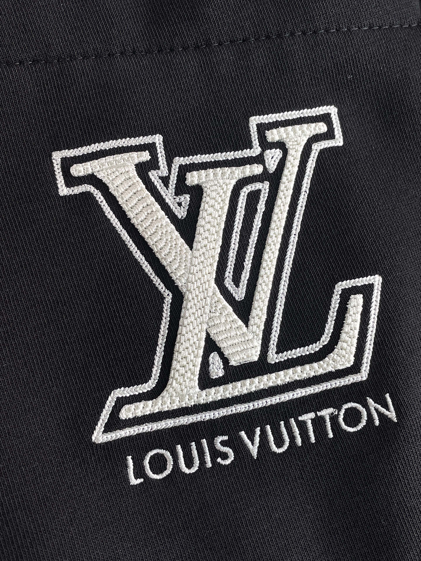 LV高仿男士運動長褲黑白拼接款休閒百搭風格推薦｜歐美奢侈品精品推薦