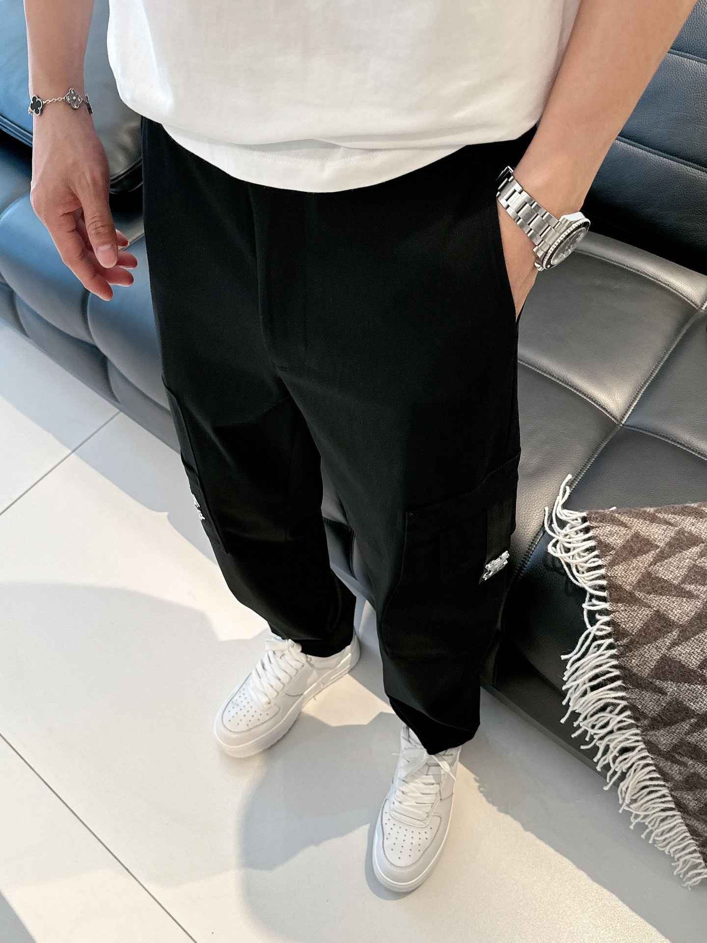 LV高仿男士工裝長褲口袋刺繡字設計機能感滿滿|超A仿原單精品圖片 16 LV高仿男士工裝長褲口袋刺繡字設計機能感滿滿|歐美奢侈品精品推薦