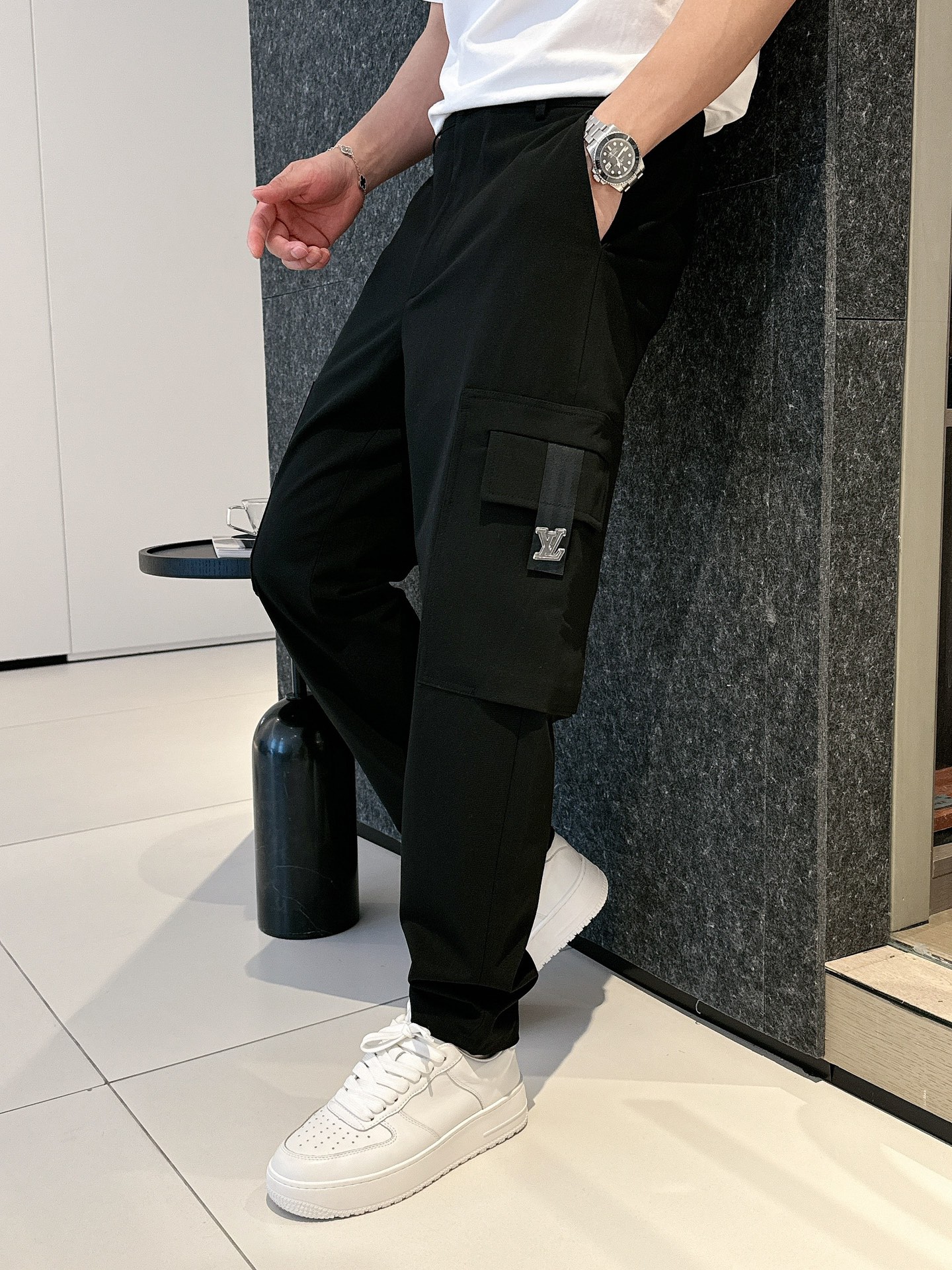 LV高仿男士工裝長褲口袋刺繡字設計機能感滿滿|超A仿原單精品圖片 9 LV高仿男士工裝長褲口袋刺繡字設計機能感滿滿|歐美奢侈品精品推薦