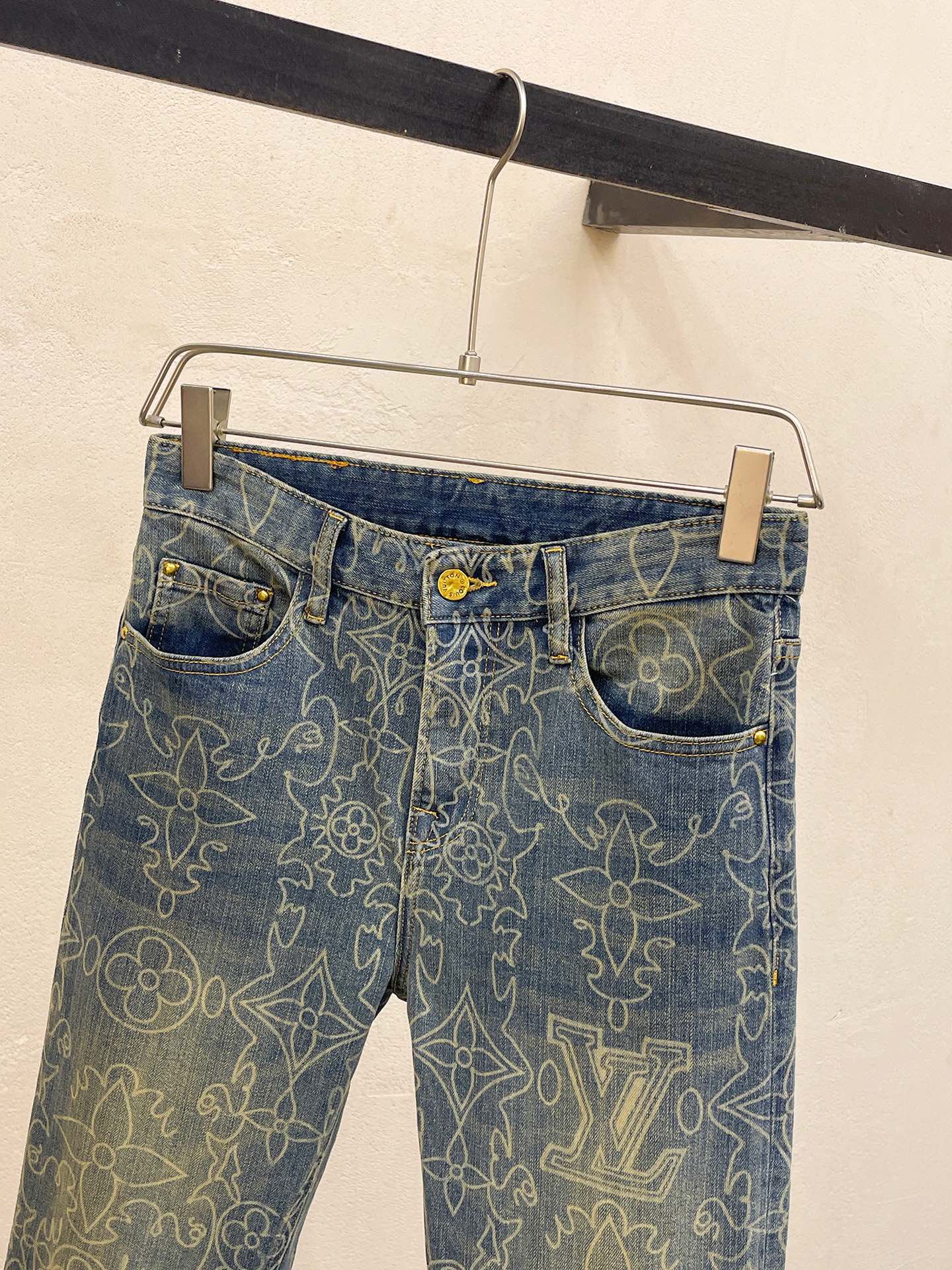 LV一比一男士滿版壓紋牛仔褲復古刷色直筒剪裁|超A仿原單精品圖片 13 LV一比一男士滿版壓紋牛仔褲復古刷色直筒剪裁|歐美奢侈品精品推薦