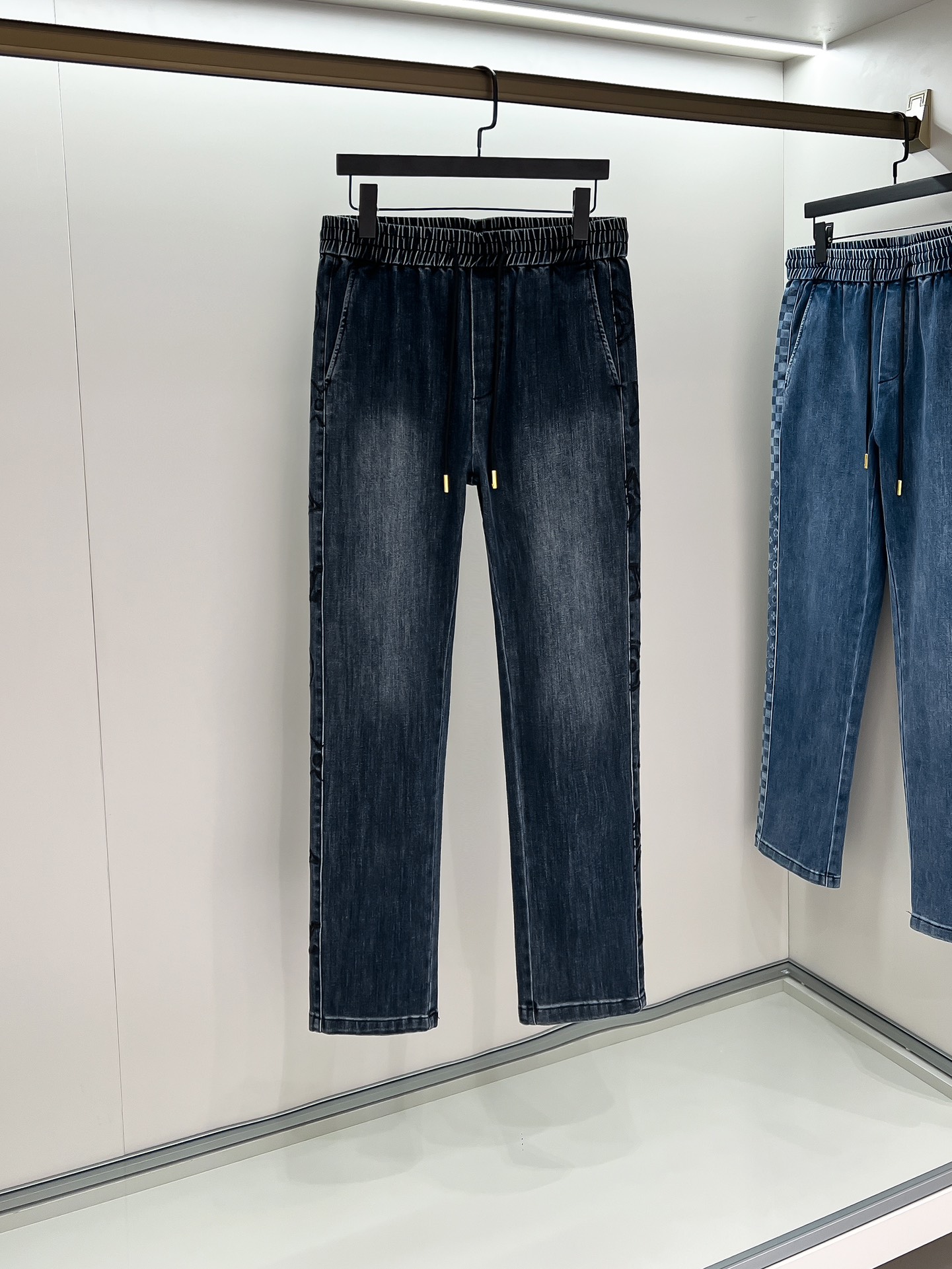 LV原單男士水洗牛仔休閒褲鬆緊腰設計舒適百搭