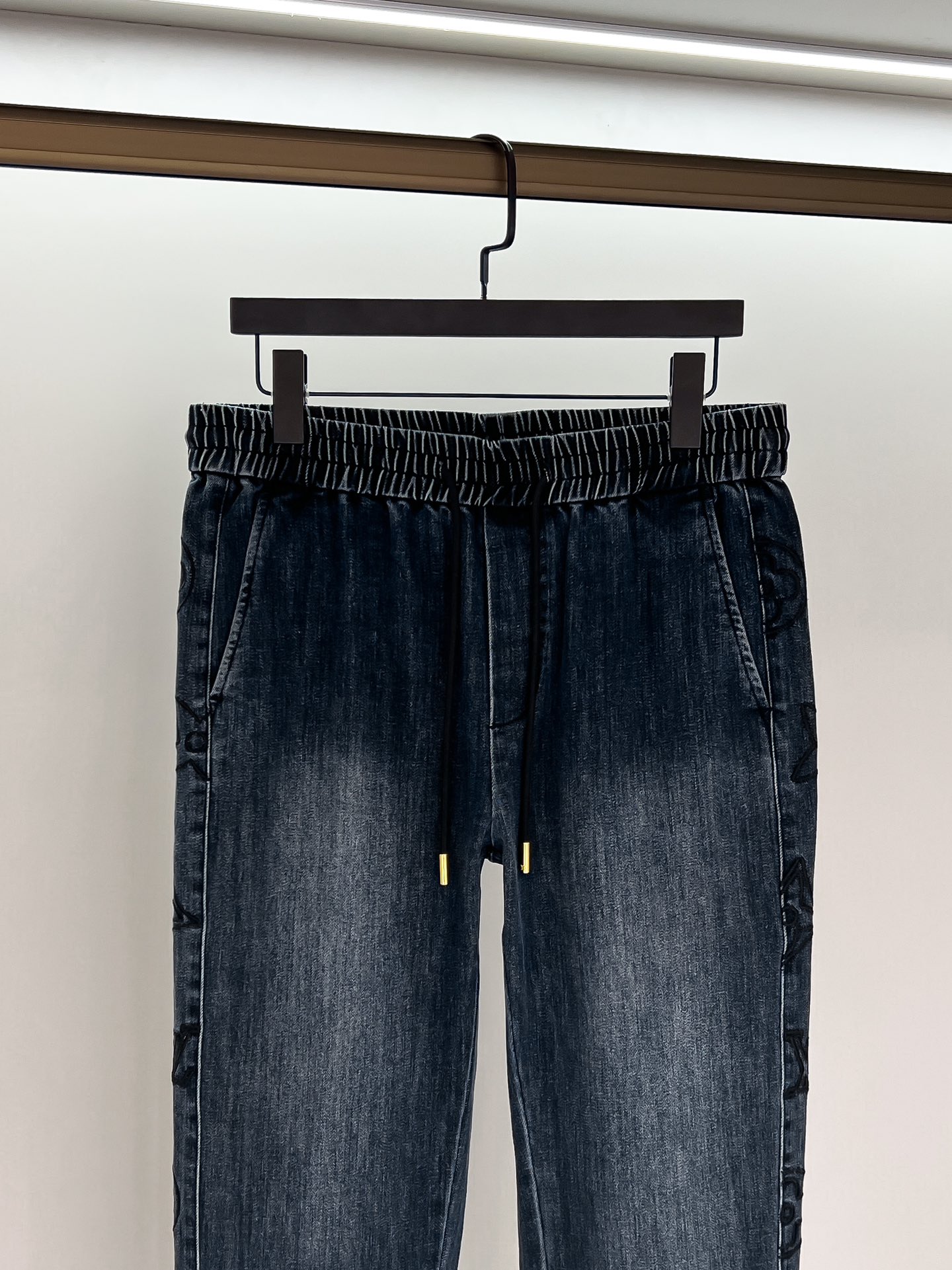 LV原單男士水洗牛仔休閒褲鬆緊腰設計舒適百搭|超A仿原單精品圖片 13 LV原單男士水洗牛仔休閒褲鬆緊腰設計舒適百搭|歐美奢侈品精品推薦