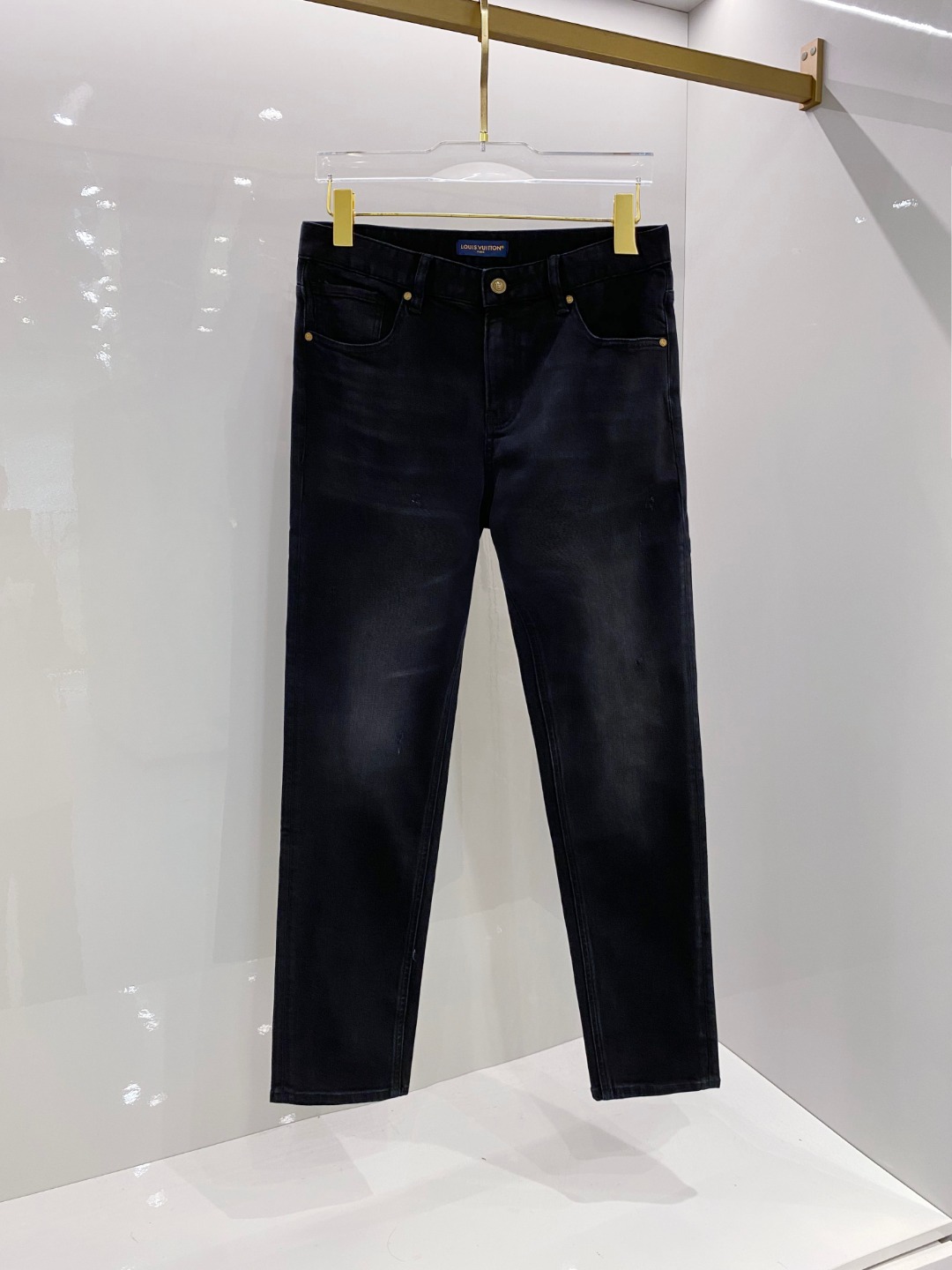 LV高仿男士黑色刷色牛仔褲極簡貼腿修身版型