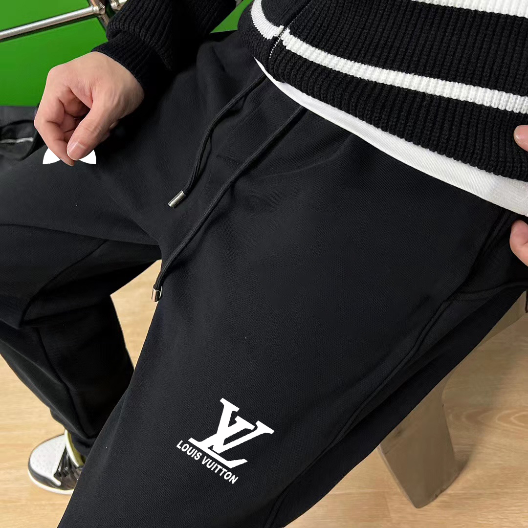 LV原單男士運動長褲黑底白花印Logo街頭潮流風｜歐美奢侈品精品推薦