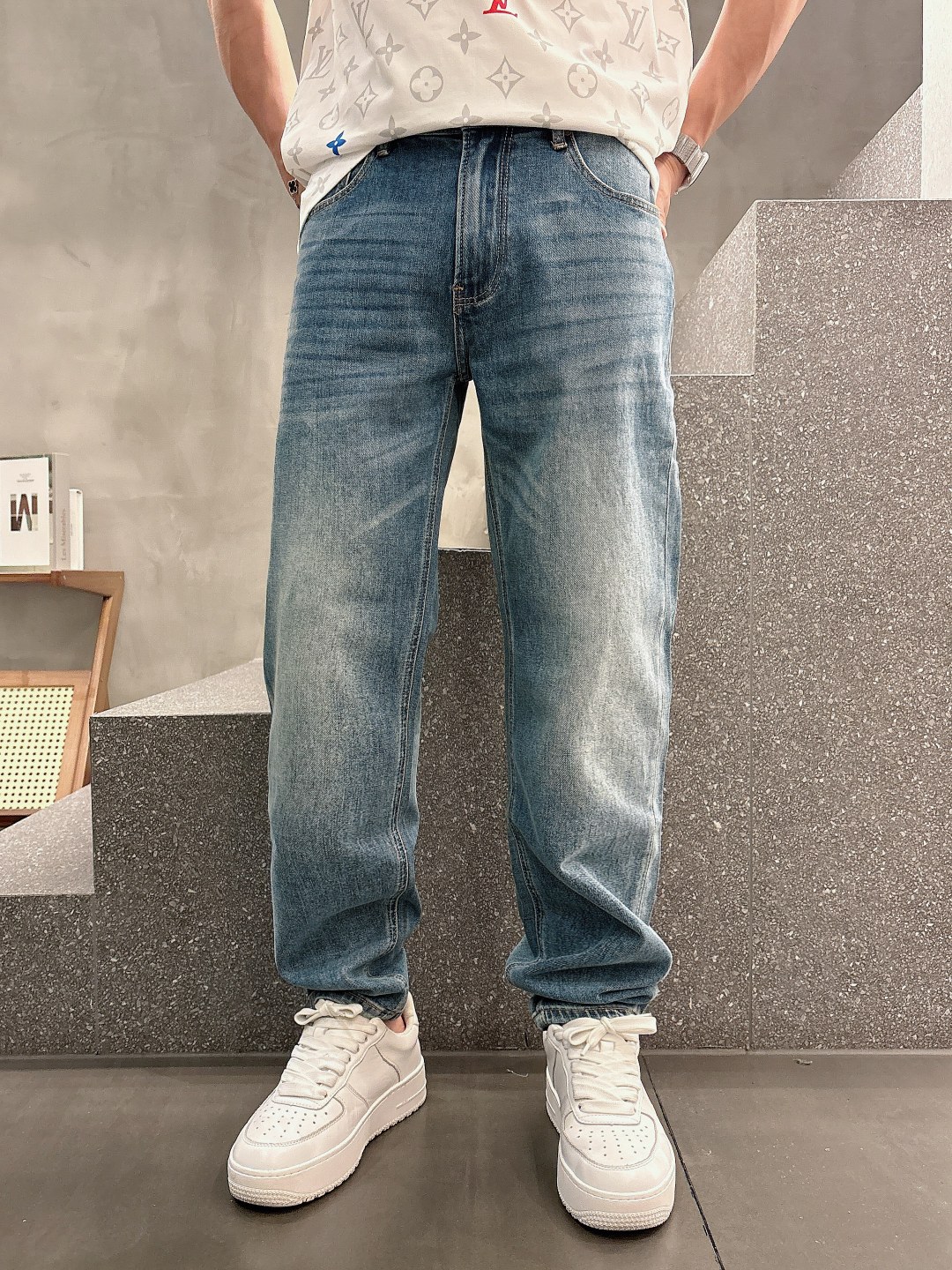 LV一比一男士貼布拼接牛仔褲復古後袋街頭感設計|超A仿原單精品圖片 13 LV一比一男士貼布拼接牛仔褲復古後袋街頭感設計|歐美奢侈品精品推薦