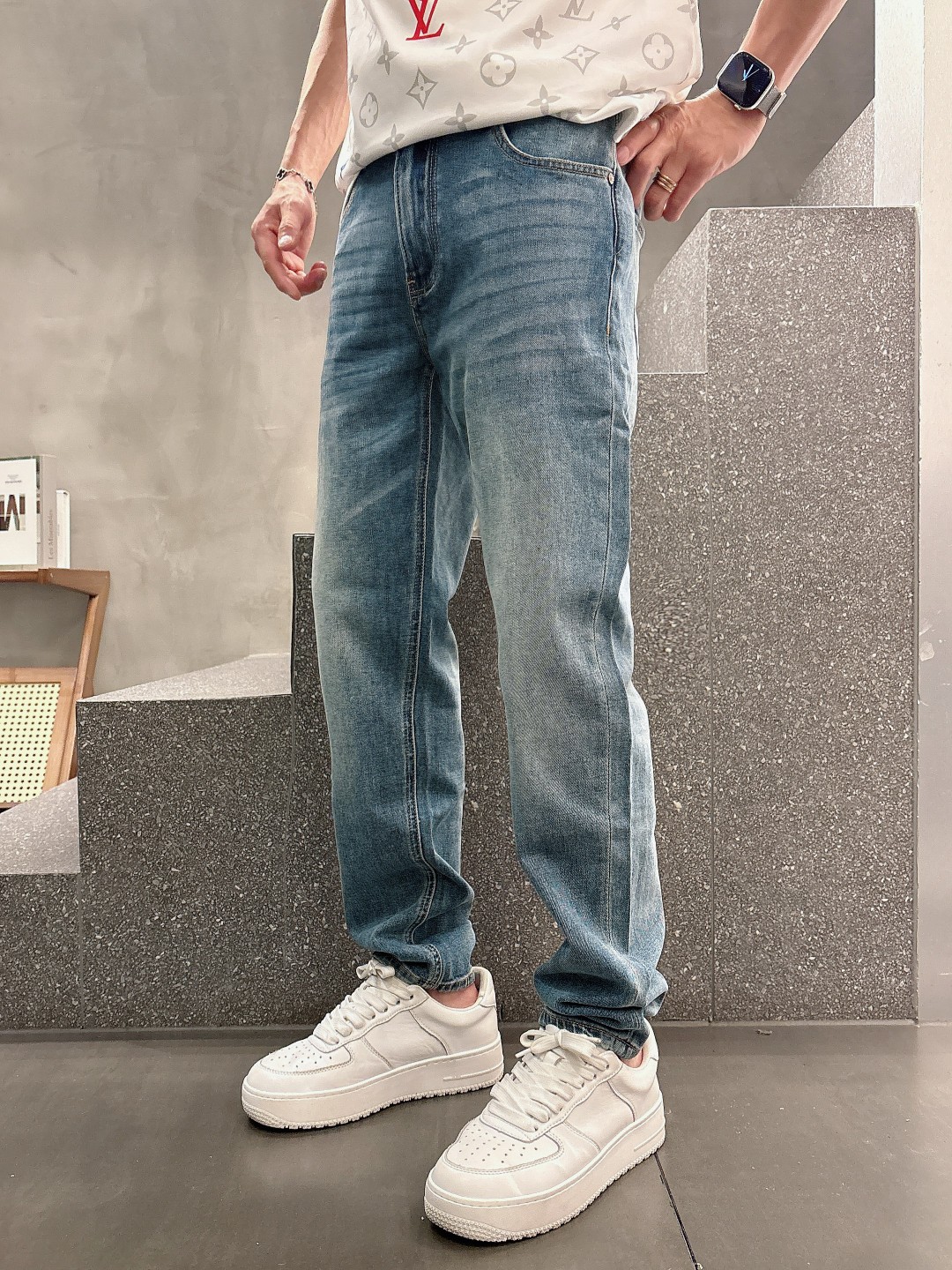 LV一比一男士貼布拼接牛仔褲復古後袋街頭感設計｜歐美奢侈品精品推薦
