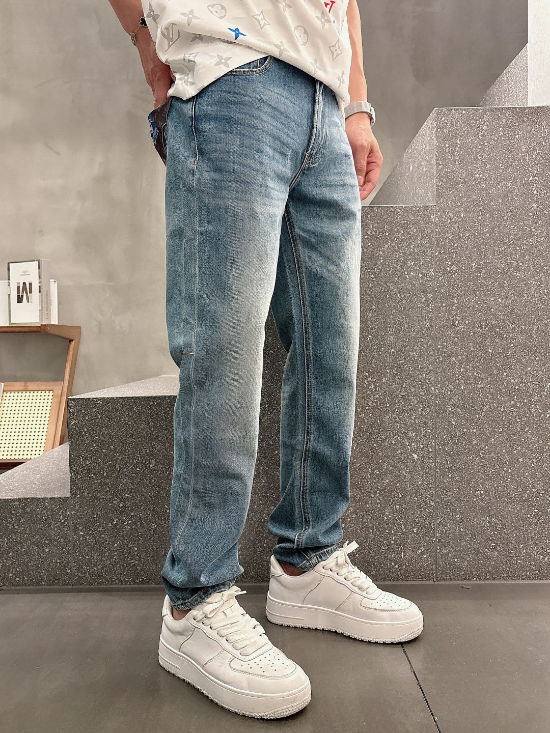 LV一比一男士貼布拼接牛仔褲復古後袋街頭感設計｜歐美奢侈品精品推薦