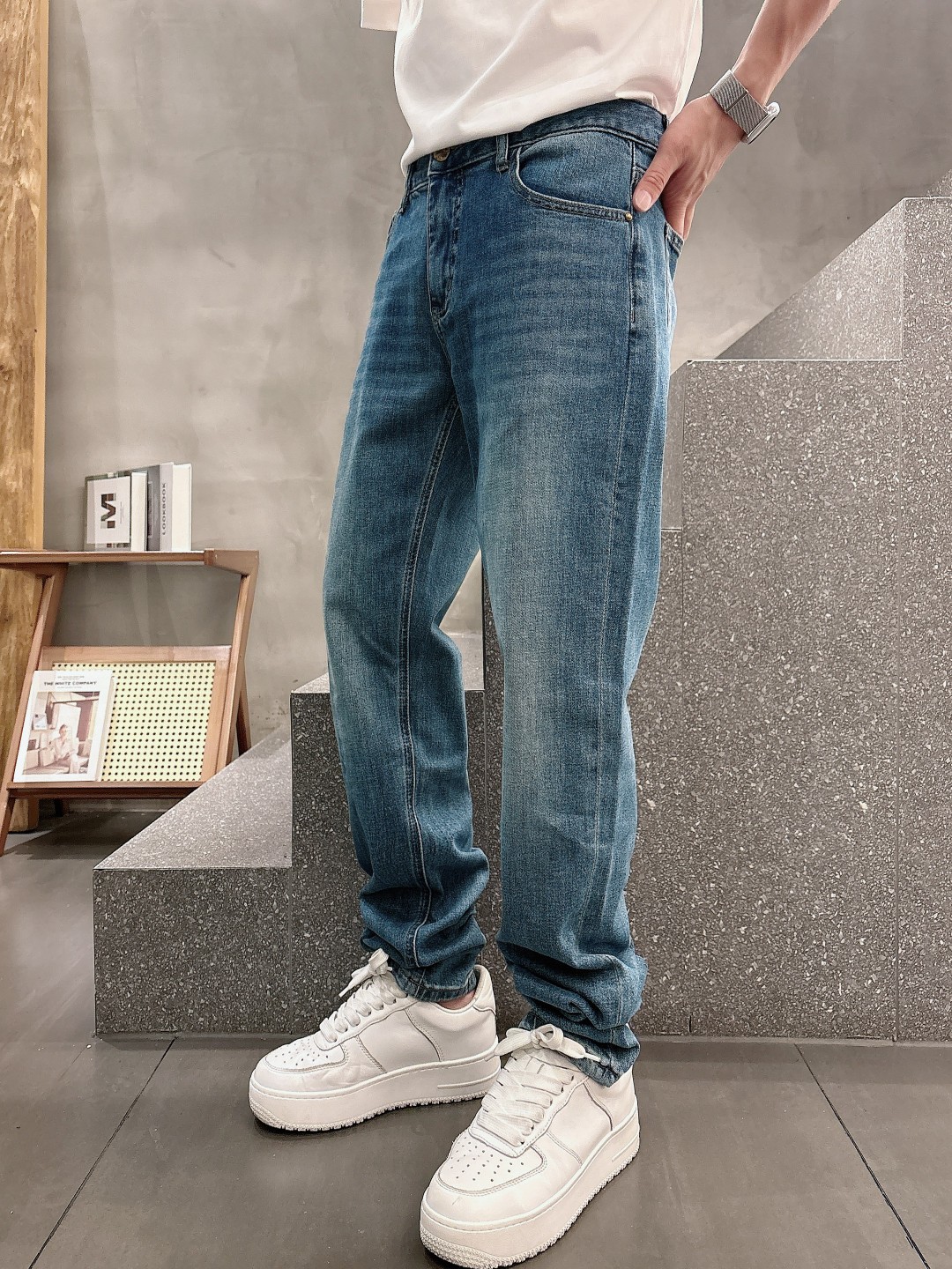 LV高仿男士水洗牛仔褲後口袋滿版壓印復古刷色款｜歐美奢侈品精品推薦