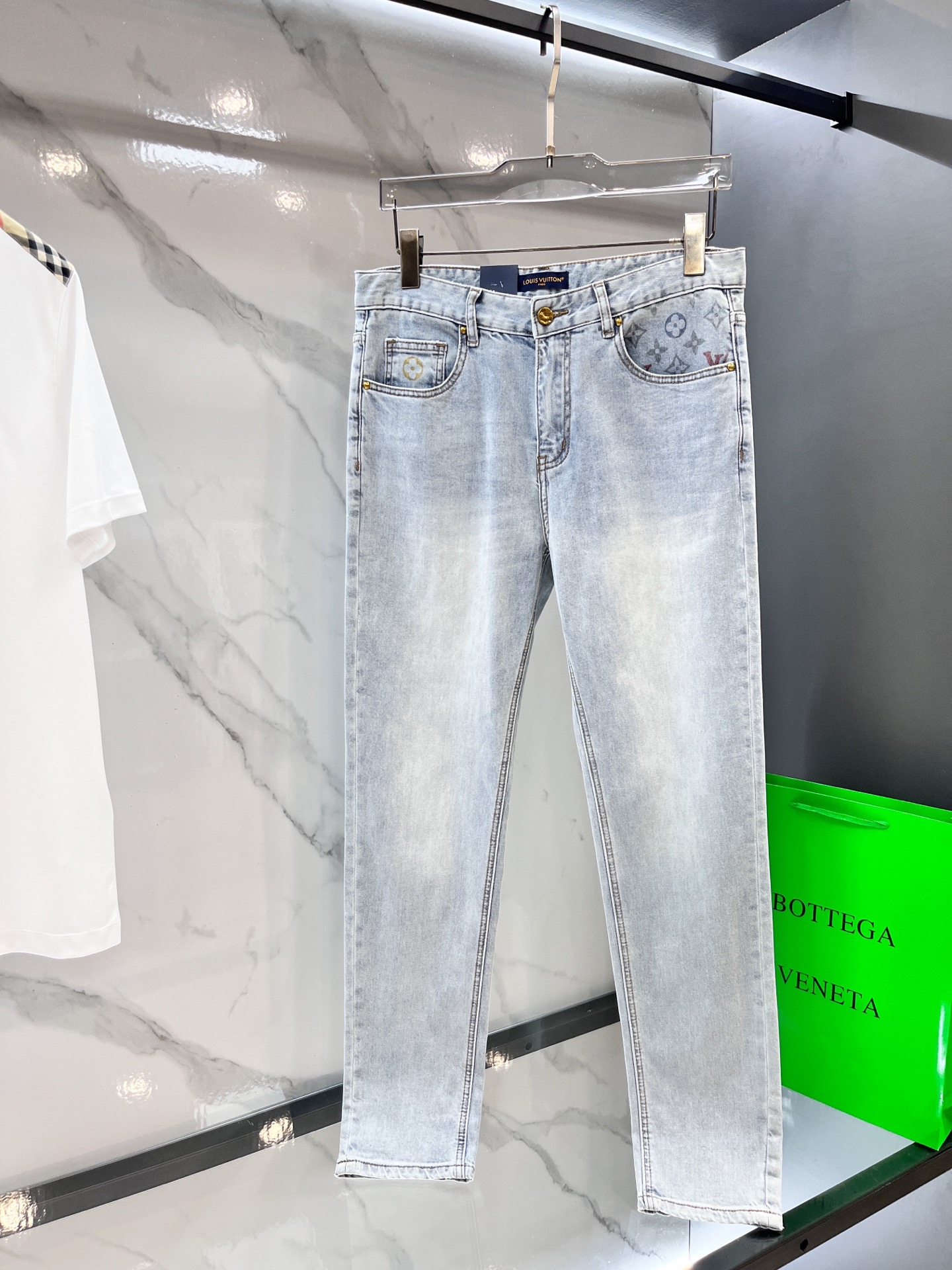 LV一比一彩色Monogram牛仔褲 後袋多彩壓印亮點設計｜歐美奢侈品精品推薦