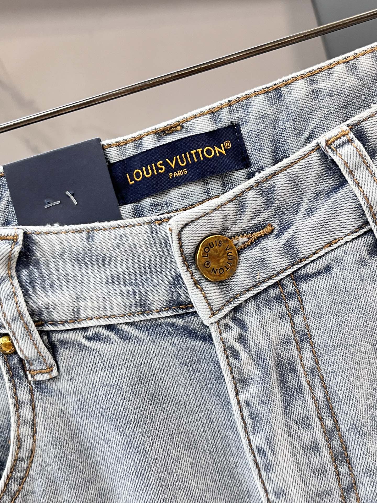 LV一比一彩色Monogram牛仔褲 後袋多彩壓印亮點設計｜歐美奢侈品精品推薦