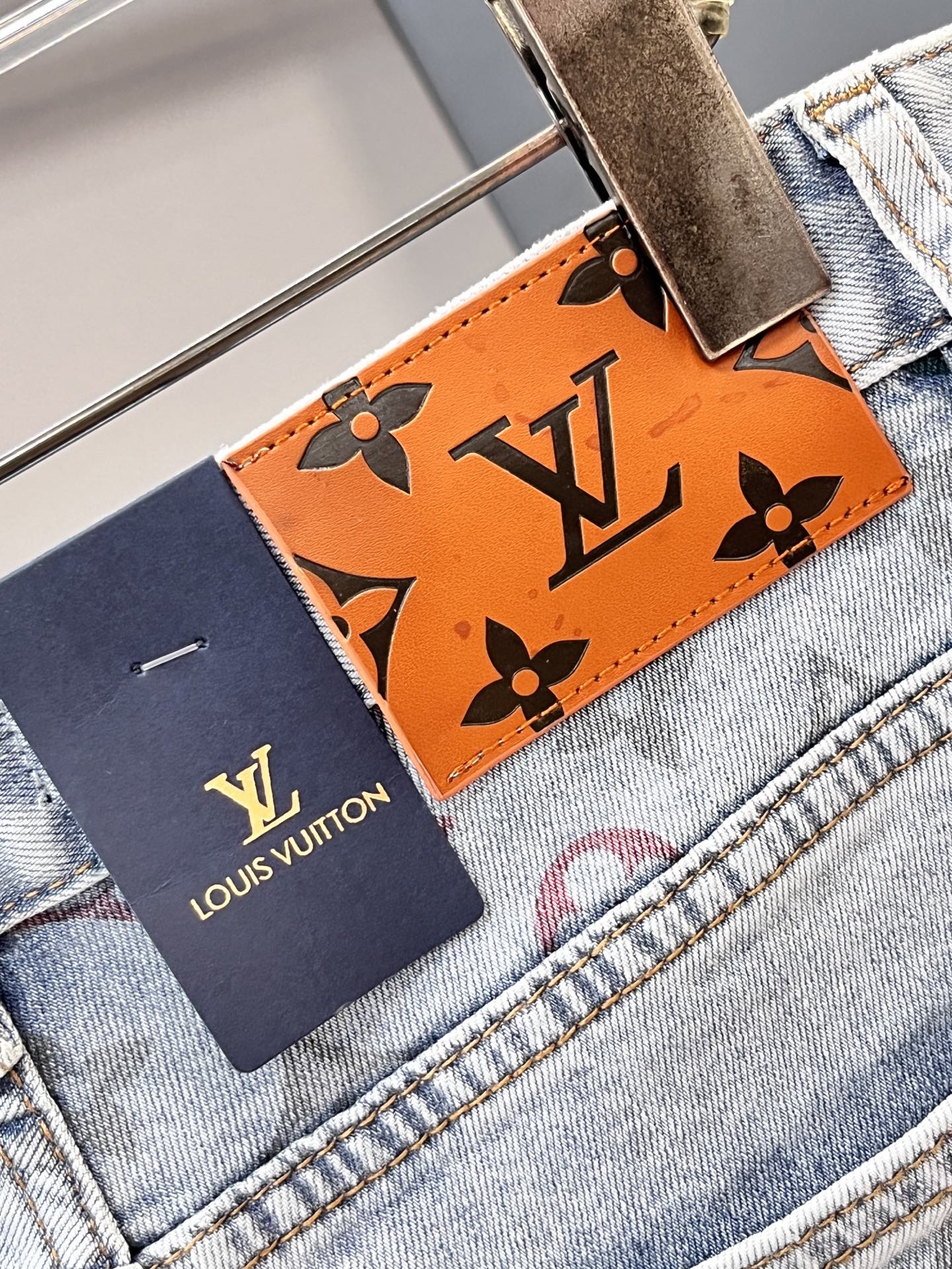 LV一比一彩色Monogram牛仔褲 後袋多彩壓印亮點設計｜歐美奢侈品精品推薦