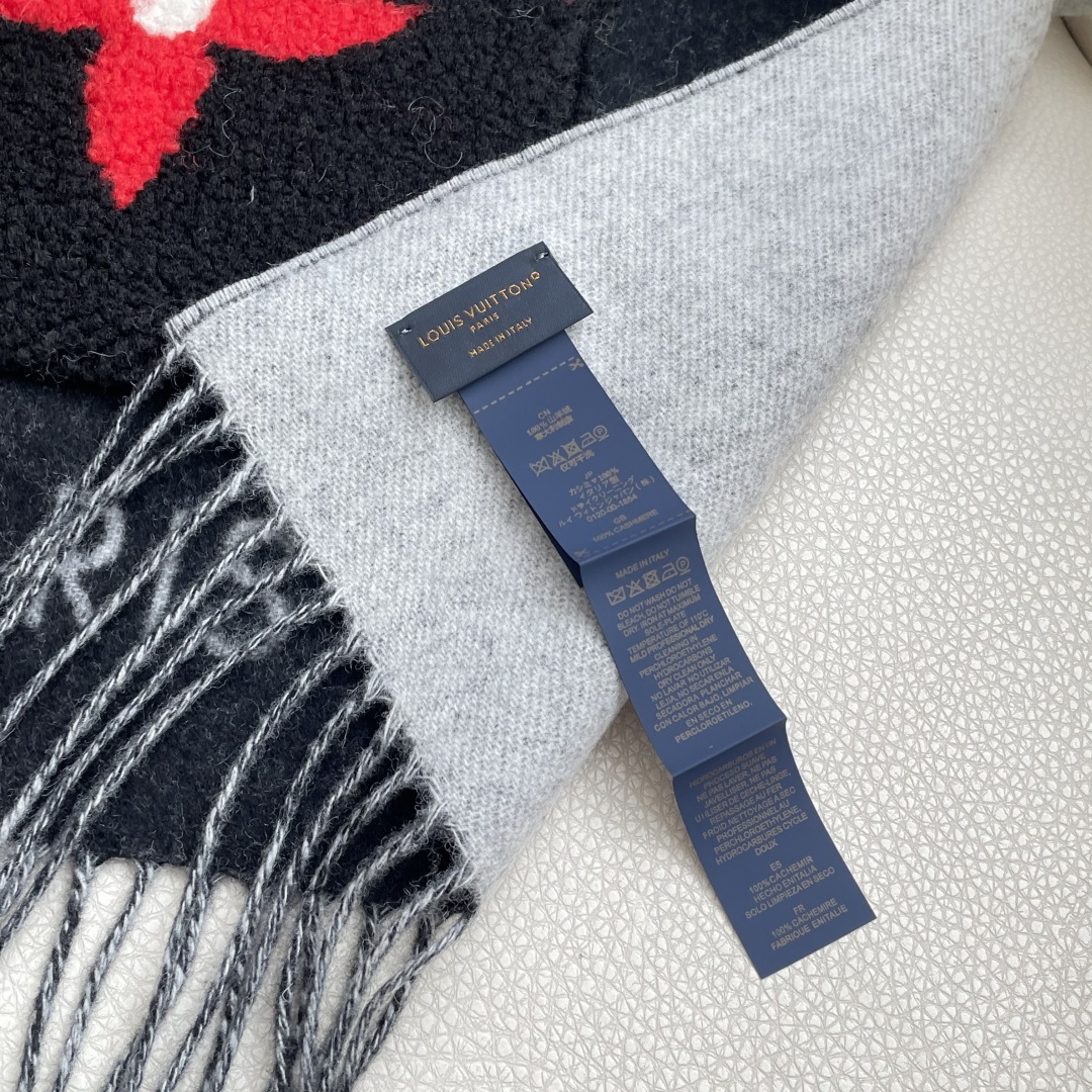 LV高仿老花圖騰黑色雙面圍巾 極致立體提花設計款｜歐美奢侈品精品推薦