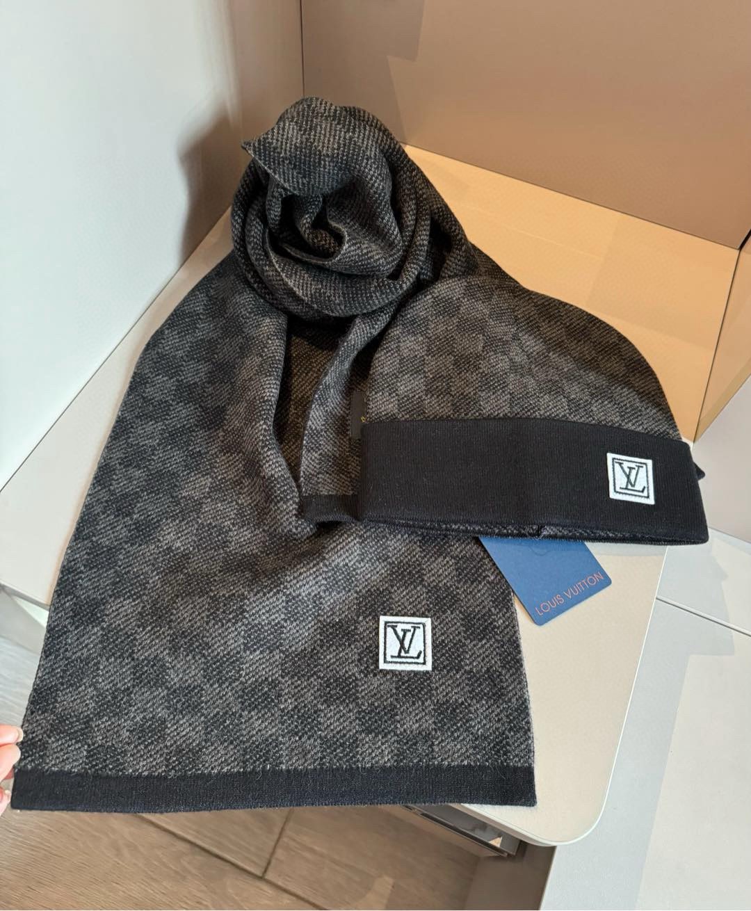 LV原單男士深灰棋盤格圍巾 簡約質感高級款 冬季必備