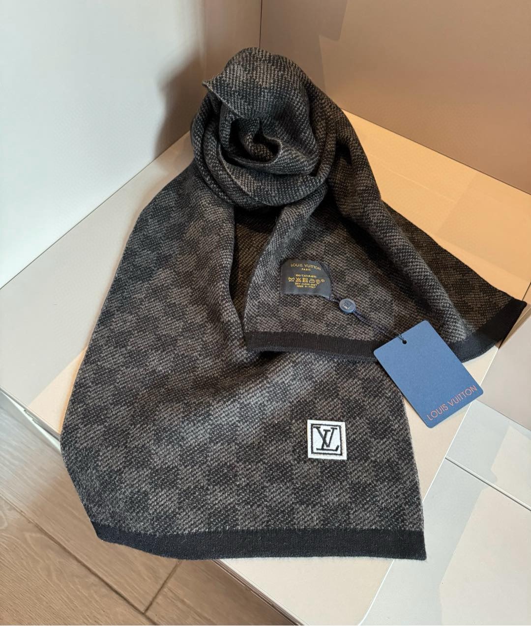 LV原單男士深灰棋盤格圍巾 簡約質感高級款 冬季必備|超A仿原單精品圖片 14 LV原單男士深灰棋盤格圍巾 簡約質感高級款 冬季必備|歐美奢侈品精品推薦