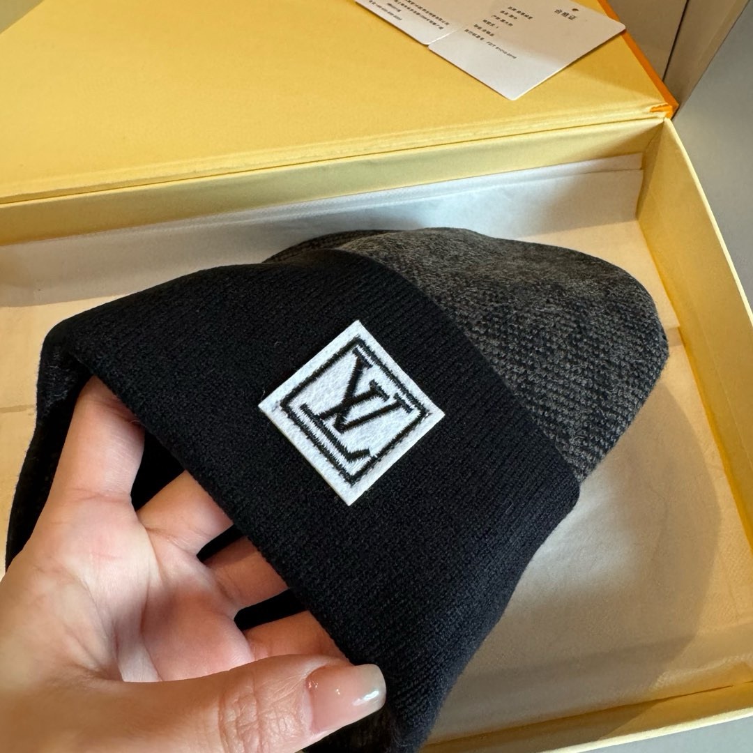 LV原單男士深灰棋盤格圍巾 簡約質感高級款 冬季必備|超A仿原單精品圖片 10 LV原單男士深灰棋盤格圍巾 簡約質感高級款 冬季必備|歐美奢侈品精品推薦