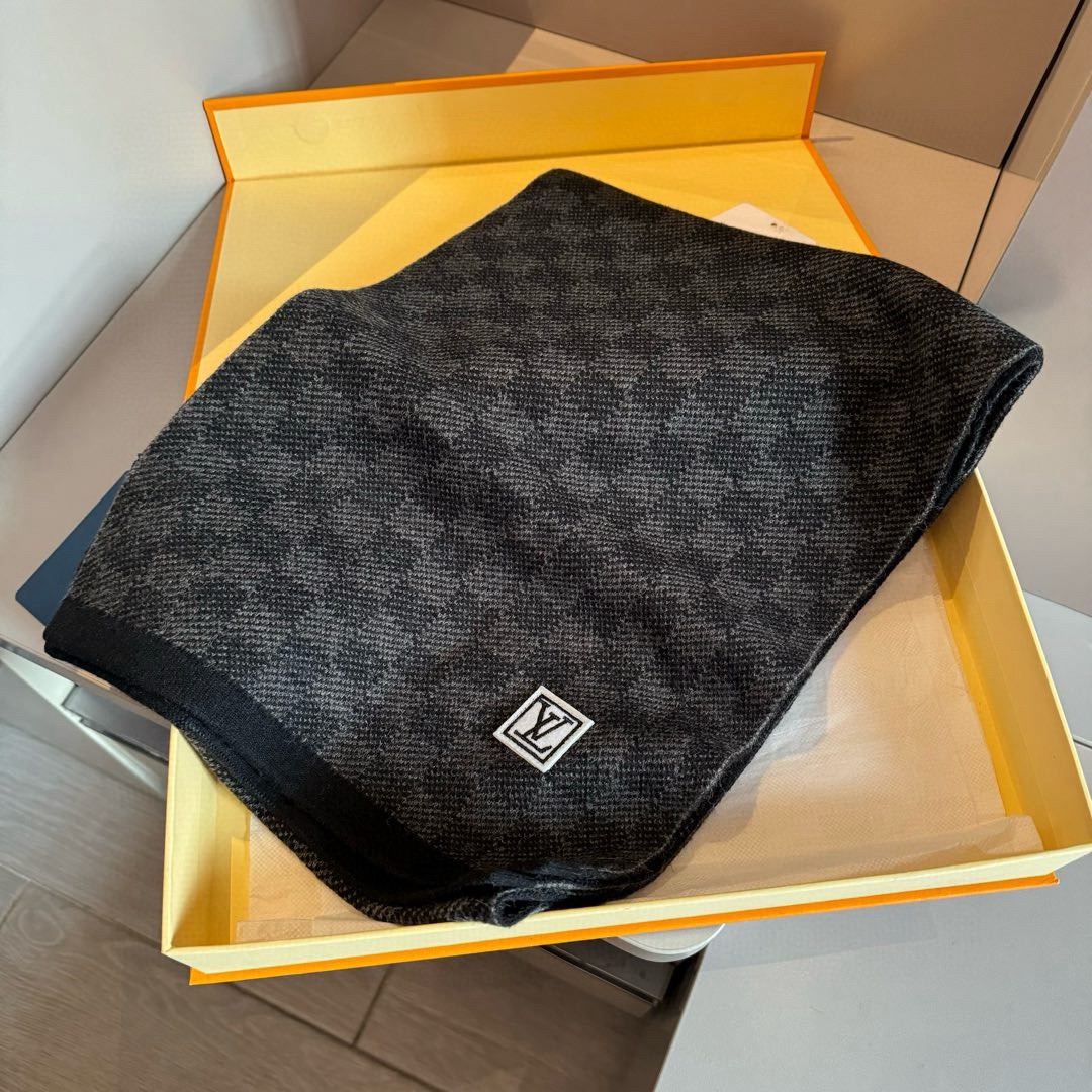 LV原單男士深灰棋盤格圍巾 簡約質感高級款 冬季必備|超A仿原單精品圖片 9 LV原單男士深灰棋盤格圍巾 簡約質感高級款 冬季必備|歐美奢侈品精品推薦