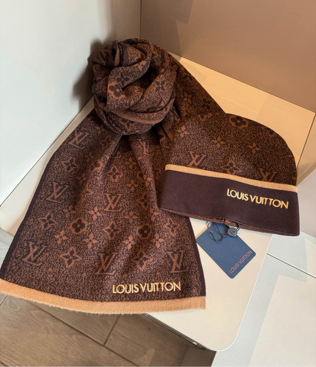 LV高仿經典老花圍巾+帽組 深棕雙色提花冬季組合款