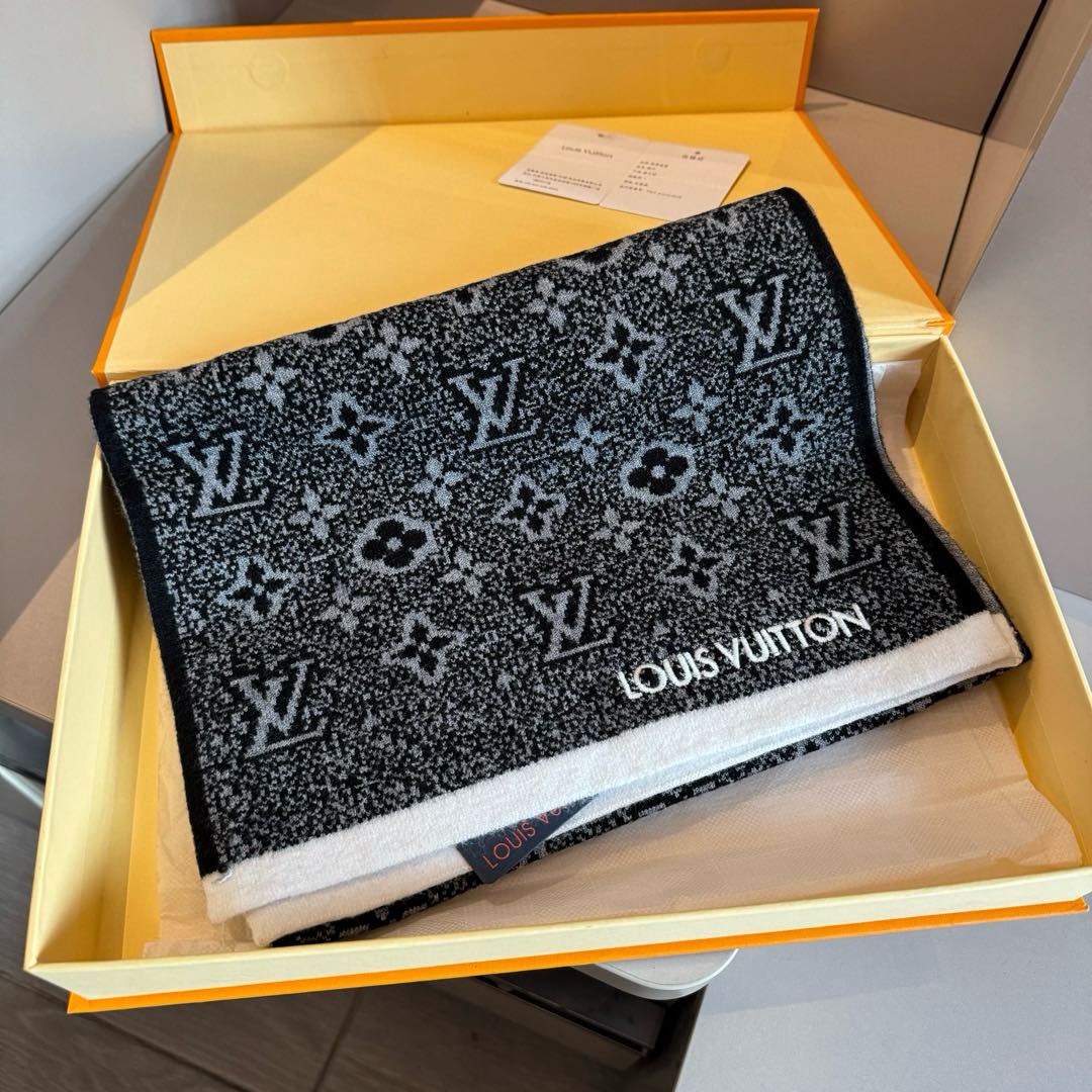 LV高仿黑白雙面圍巾帽組 老花提花款 冬季人氣百搭選|超A仿原單精品圖片 12 LV高仿黑白雙面圍巾帽組 老花提花款 冬季人氣百搭選|歐美奢侈品精品推薦