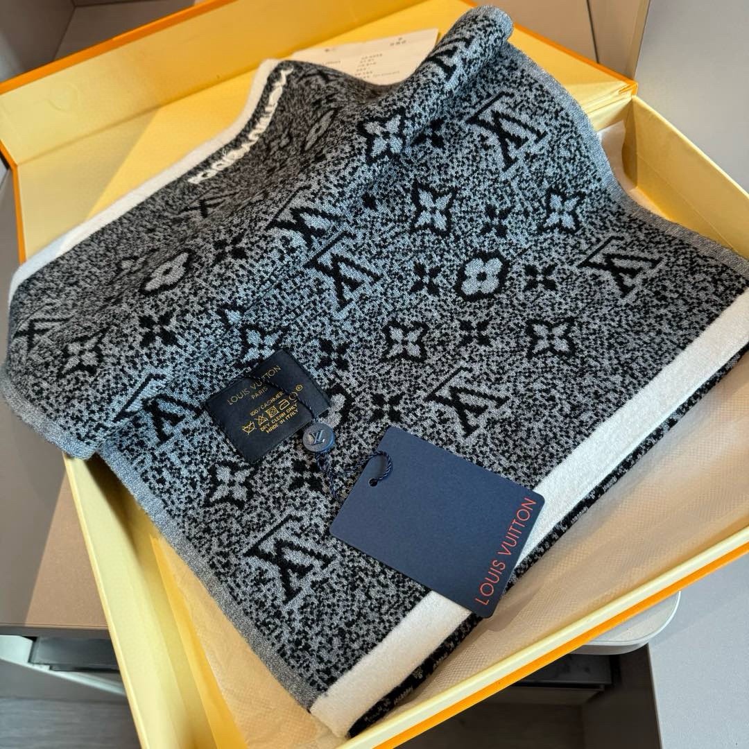 LV高仿黑白雙面圍巾帽組 老花提花款 冬季人氣百搭選|超A仿原單精品圖片 11 LV高仿黑白雙面圍巾帽組 老花提花款 冬季人氣百搭選|歐美奢侈品精品推薦