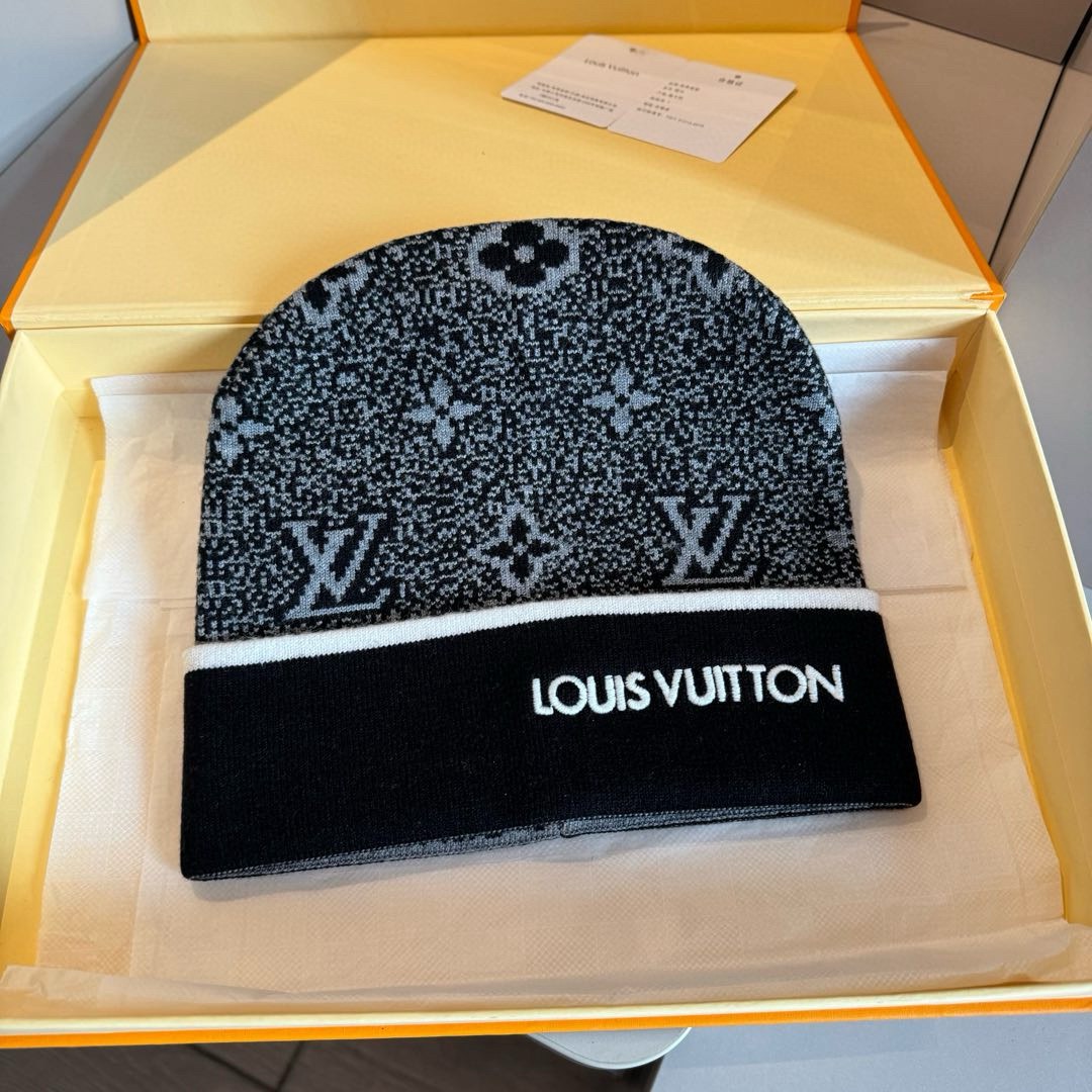 LV高仿黑白雙面圍巾帽組 老花提花款 冬季人氣百搭選|超A仿原單精品圖片 9 LV高仿黑白雙面圍巾帽組 老花提花款 冬季人氣百搭選|歐美奢侈品精品推薦