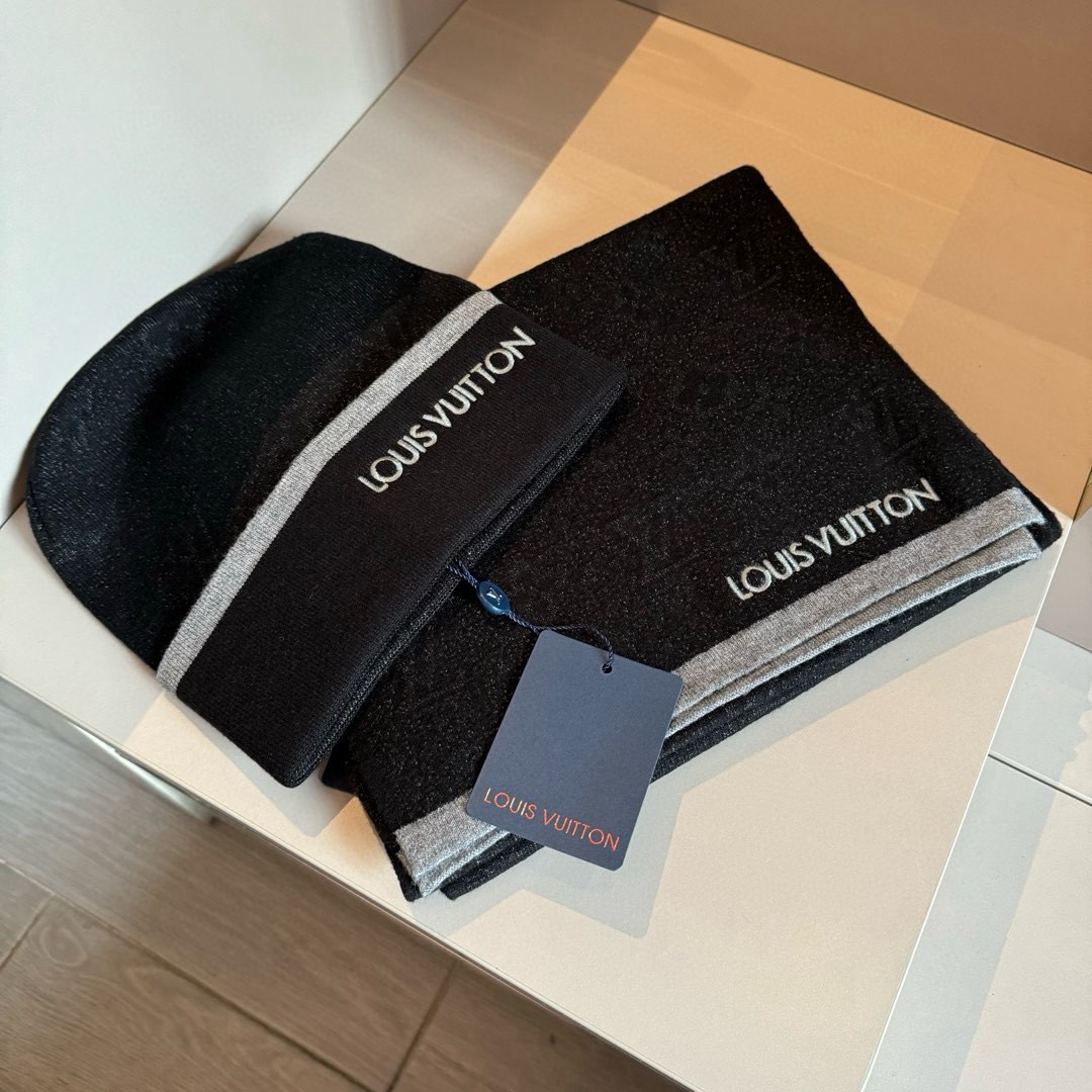 LV高仿黑銀雙色圍巾帽組 經典低調LOGO設計款 保暖套組｜歐美奢侈品精品推薦