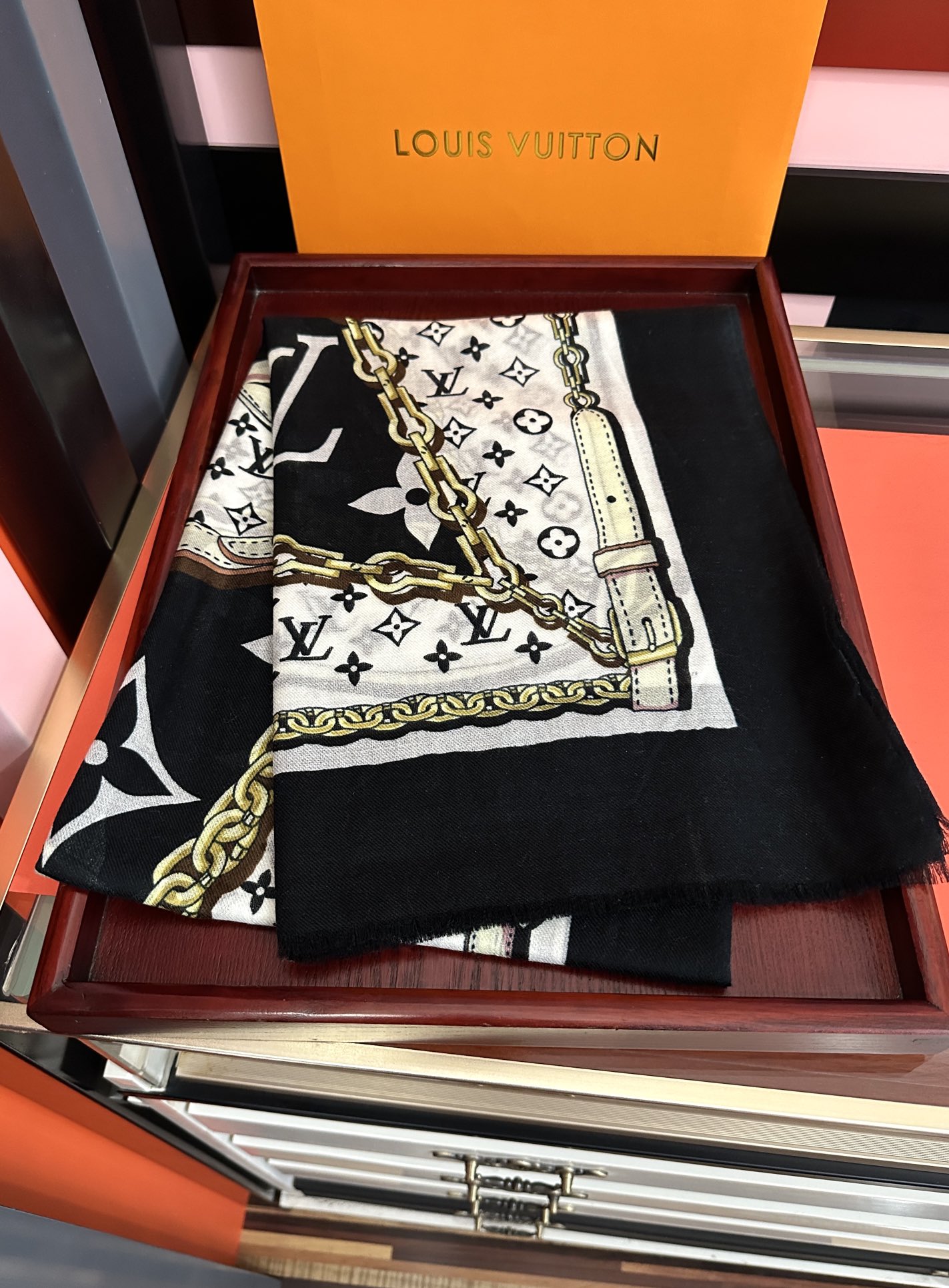 LV一比一精品鏈條圖騰絲巾 長款造型配件 雙色版本