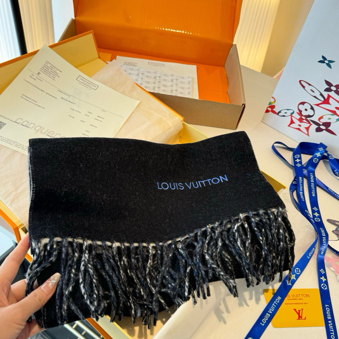 LV高仿男女款格紋拼色圍巾 時尚百搭秋冬保暖款|超A仿原單精品圖片 14 LV高仿男女款格紋拼色圍巾 時尚百搭秋冬保暖款|歐美奢侈品精品推薦