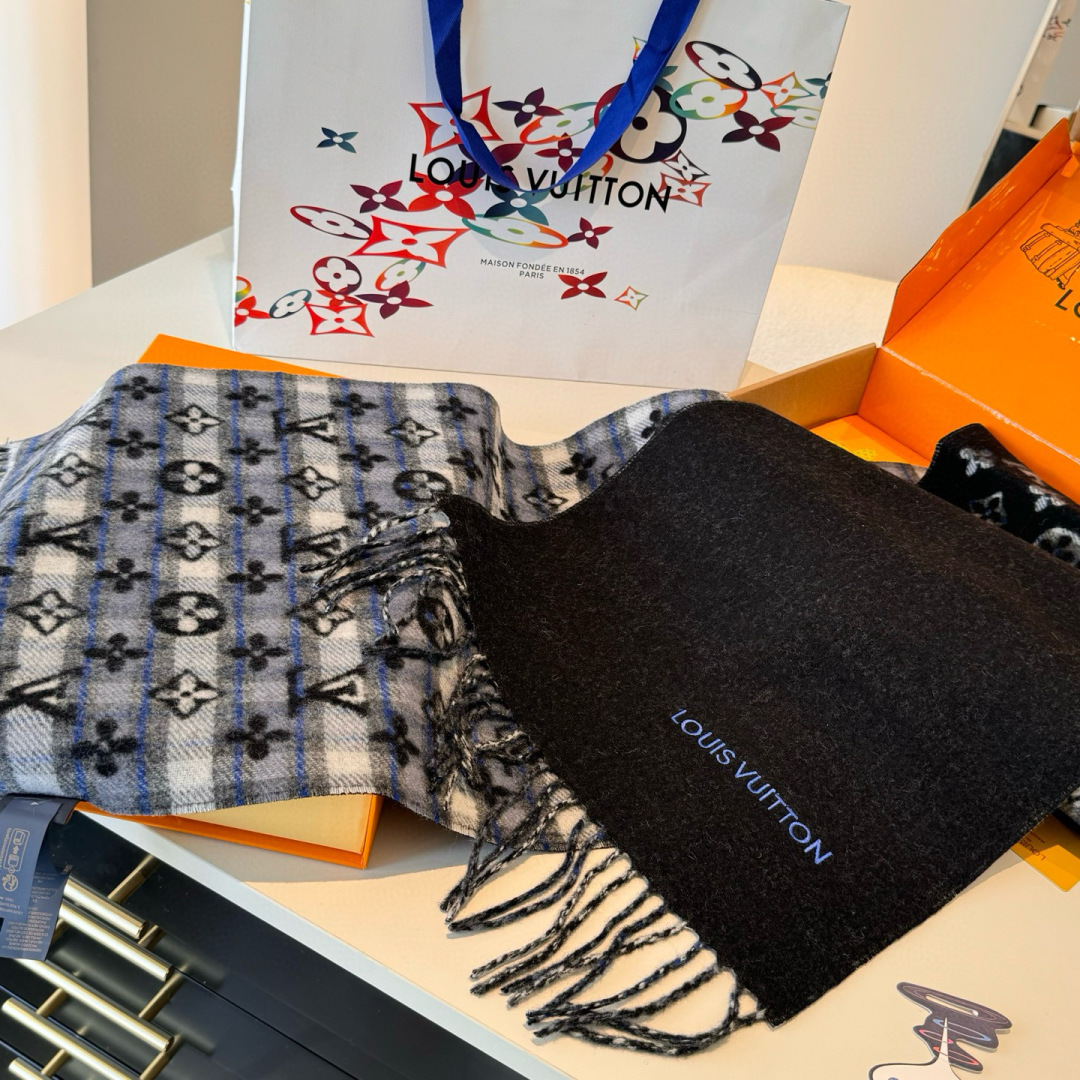 LV高仿男女款格紋拼色圍巾 時尚百搭秋冬保暖款|超A仿原單精品圖片 10 LV高仿男女款格紋拼色圍巾 時尚百搭秋冬保暖款|歐美奢侈品精品推薦