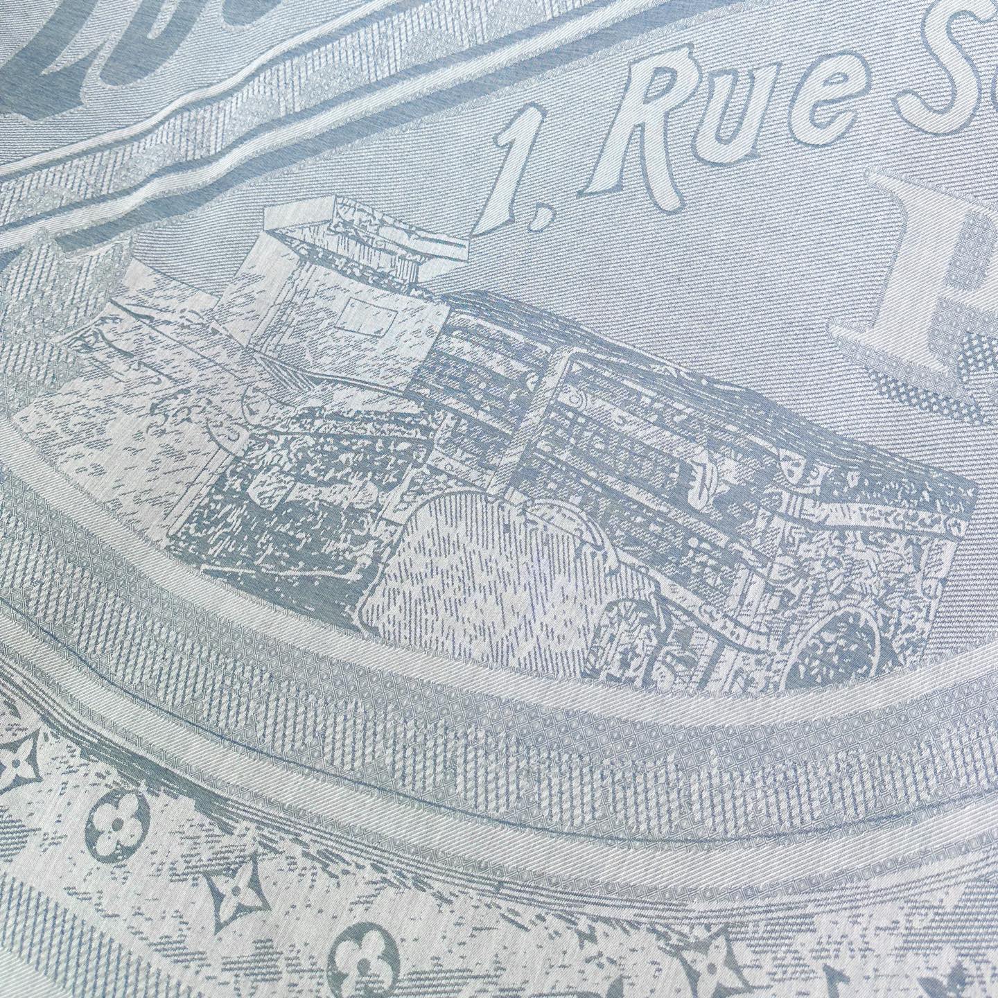 LV一比一女士灰色提花披肩 雙面圖騰設計優雅實用|超A仿原單精品圖片 8 LV一比一女士灰色提花披肩 雙面圖騰設計優雅實用|歐美奢侈品精品推薦