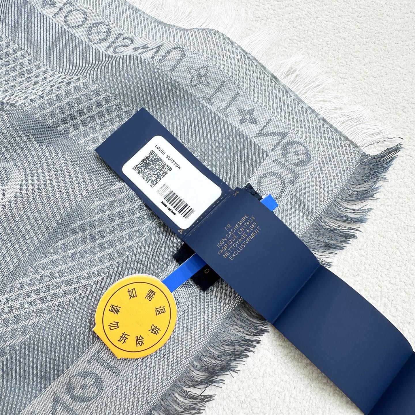 LV一比一女士灰色提花披肩 雙面圖騰設計優雅實用|超A仿原單精品圖片 7 LV一比一女士灰色提花披肩 雙面圖騰設計優雅實用|歐美奢侈品精品推薦