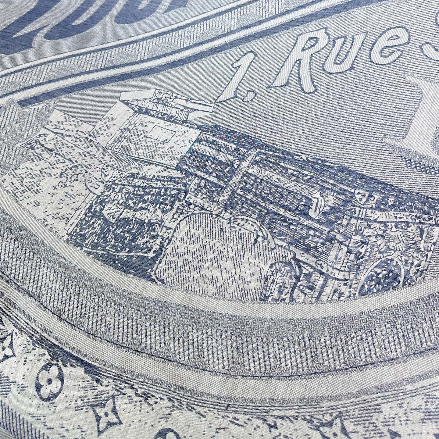 LV高仿灰藍刺繡大披巾 復古圓章圖騰 巴黎風格百搭單品|超A仿原單精品圖片 8 LV高仿灰藍刺繡大披巾 復古圓章圖騰 巴黎風格百搭單品|歐美奢侈品精品推薦