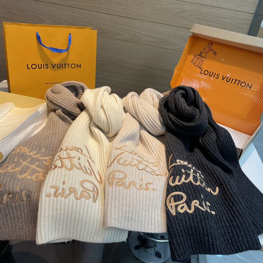 LV高仿女款米白刺繡圍巾 羊毛針織親膚保暖秋冬款| 15 LV高仿女款米白刺繡圍巾 羊毛針織親膚保暖秋冬款