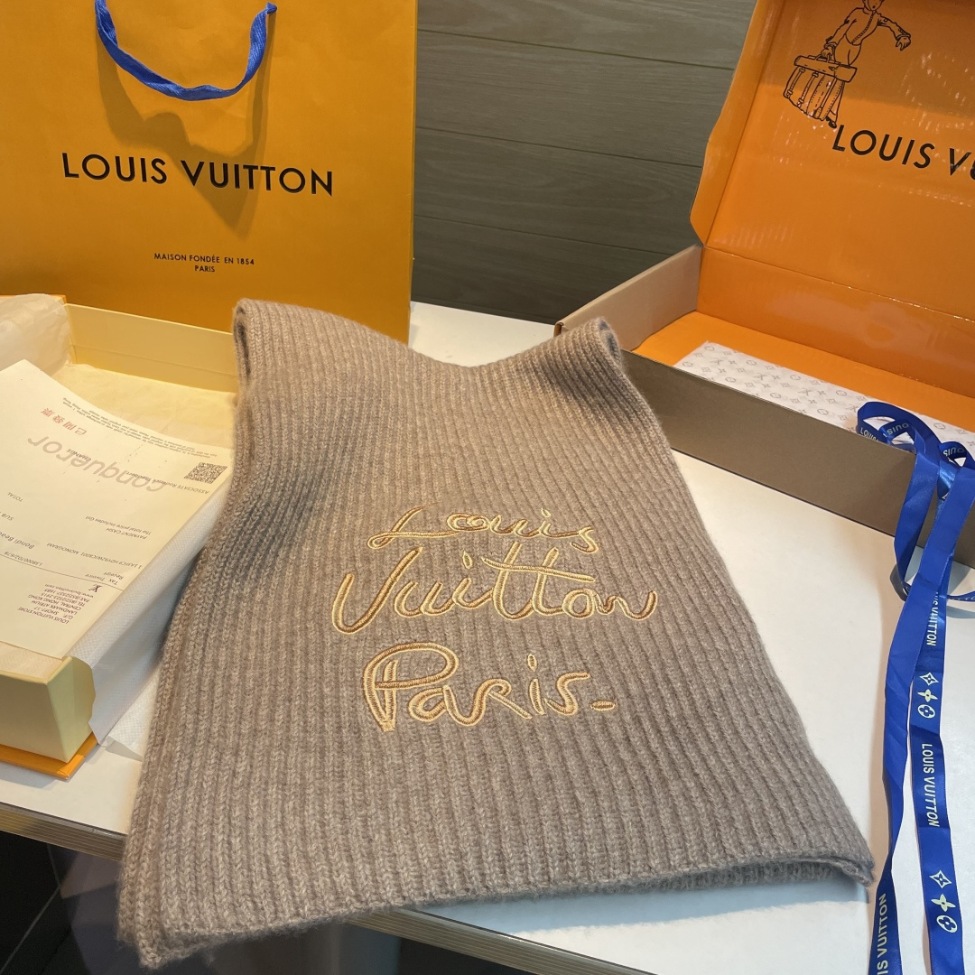 LV A貨女款焦糖棕刺繡圍巾 羊毛質感溫潤色系氣質滿分| 12 LV A貨女款焦糖棕刺繡圍巾 羊毛質感溫潤色系氣質滿分