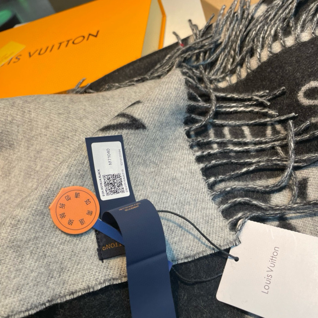 LV高仿黑色雙面羊絨圍巾 經典白Logo設計 男士首選款|超A仿原單精品圖片 12 LV高仿黑色雙面羊絨圍巾 經典白Logo設計 男士首選款|歐美奢侈品精品推薦